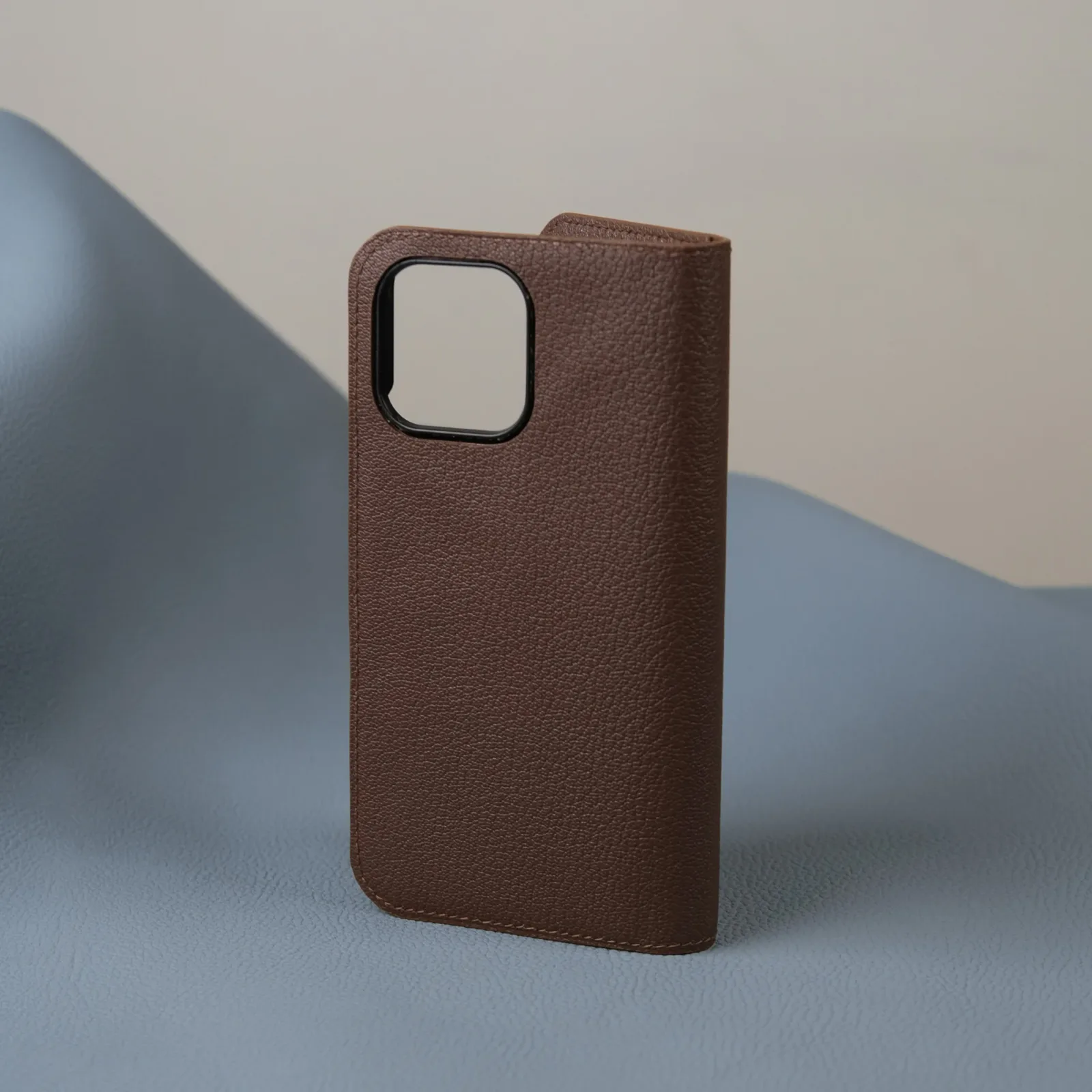 Ảnh Studio Iphone Case Gập - KOI Leather