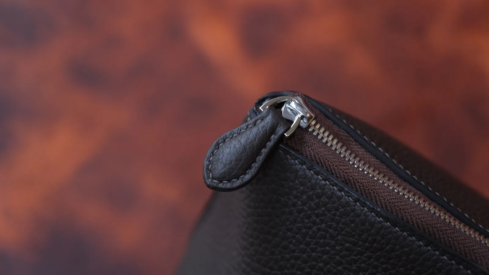 Ảnh Studio Túi dopp kit da Togo màu nâu đậm - Koi Leather