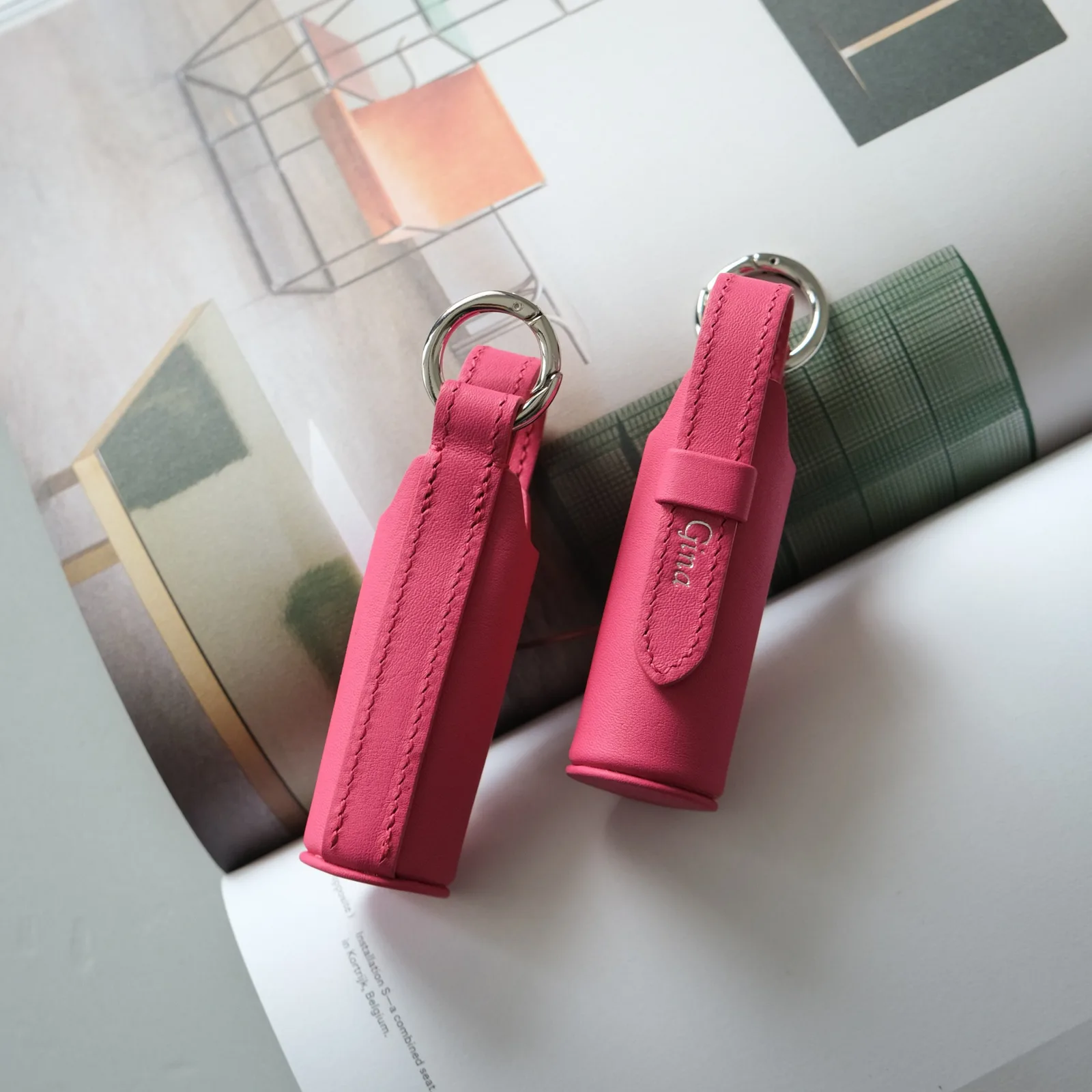 Ảnh Studio Charm đựng son da Nappa màu hồng kèm khoen tròn - Koi Leather