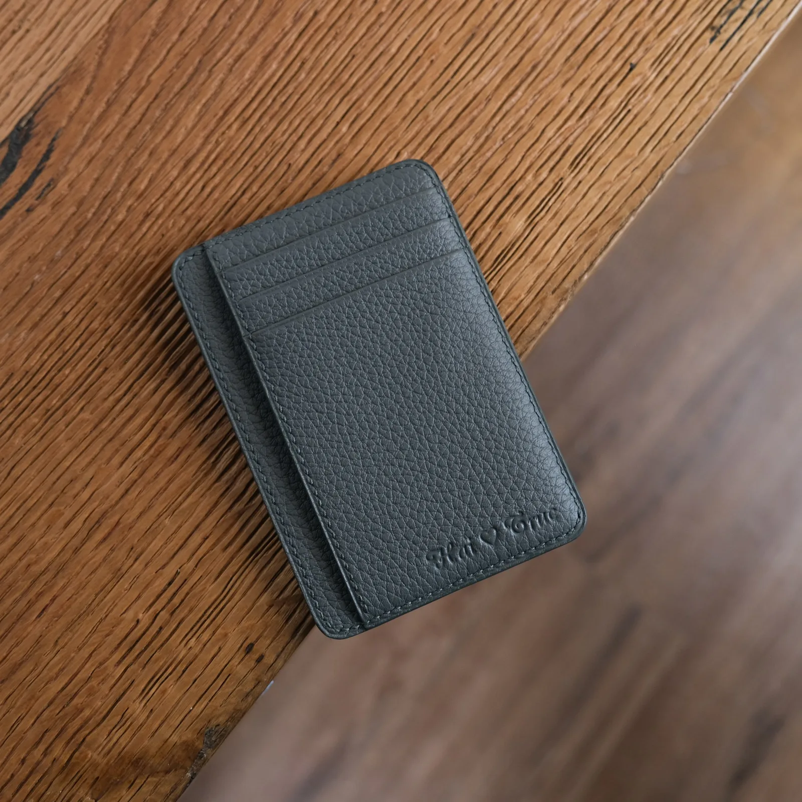 Ảnh Studio Ví đựng thẻ da Togo màu xanh xám dáng đứng - Koi Leather