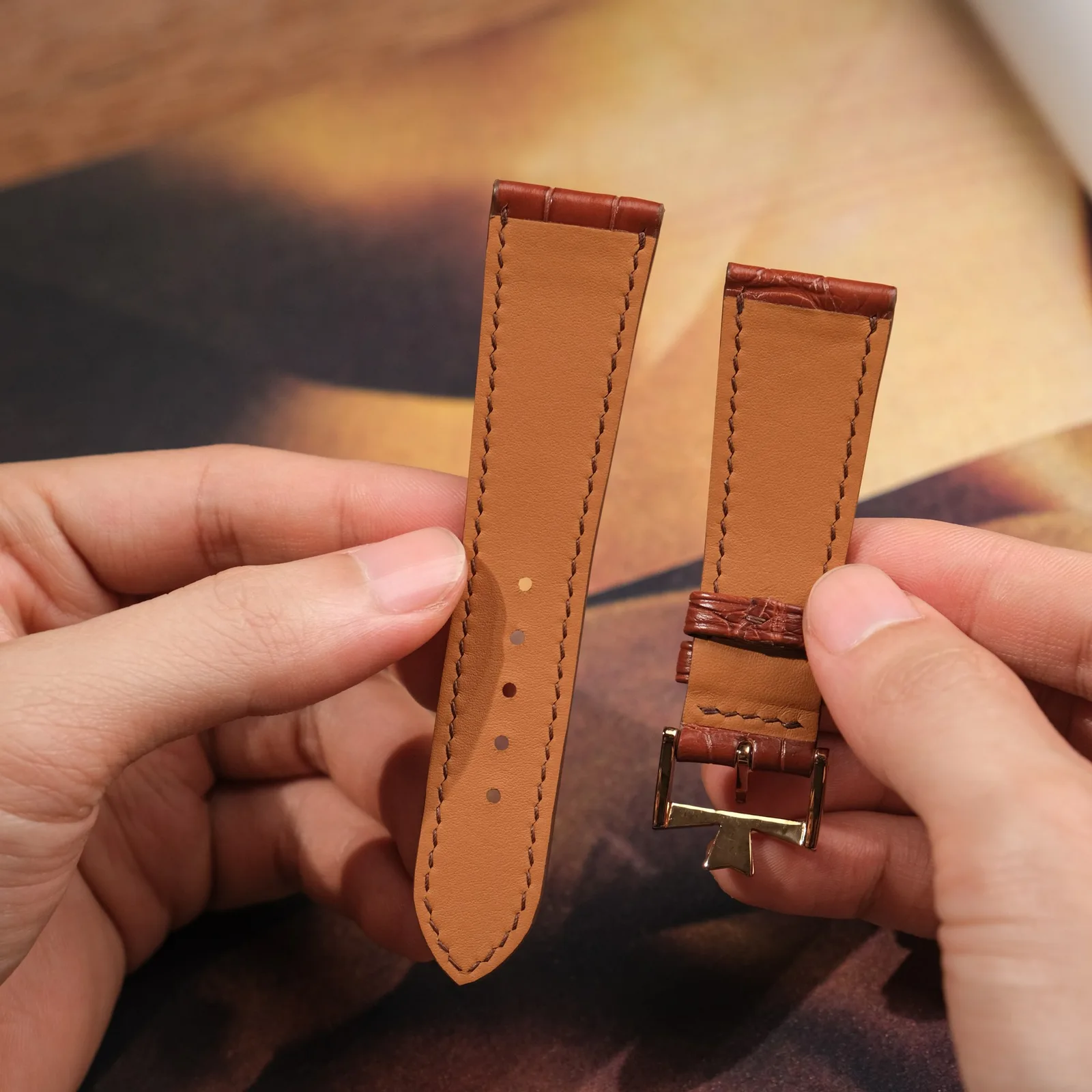 Ảnh Studio Dây đồng hồ da cá sấu may đo thủ công - Koi Leather
