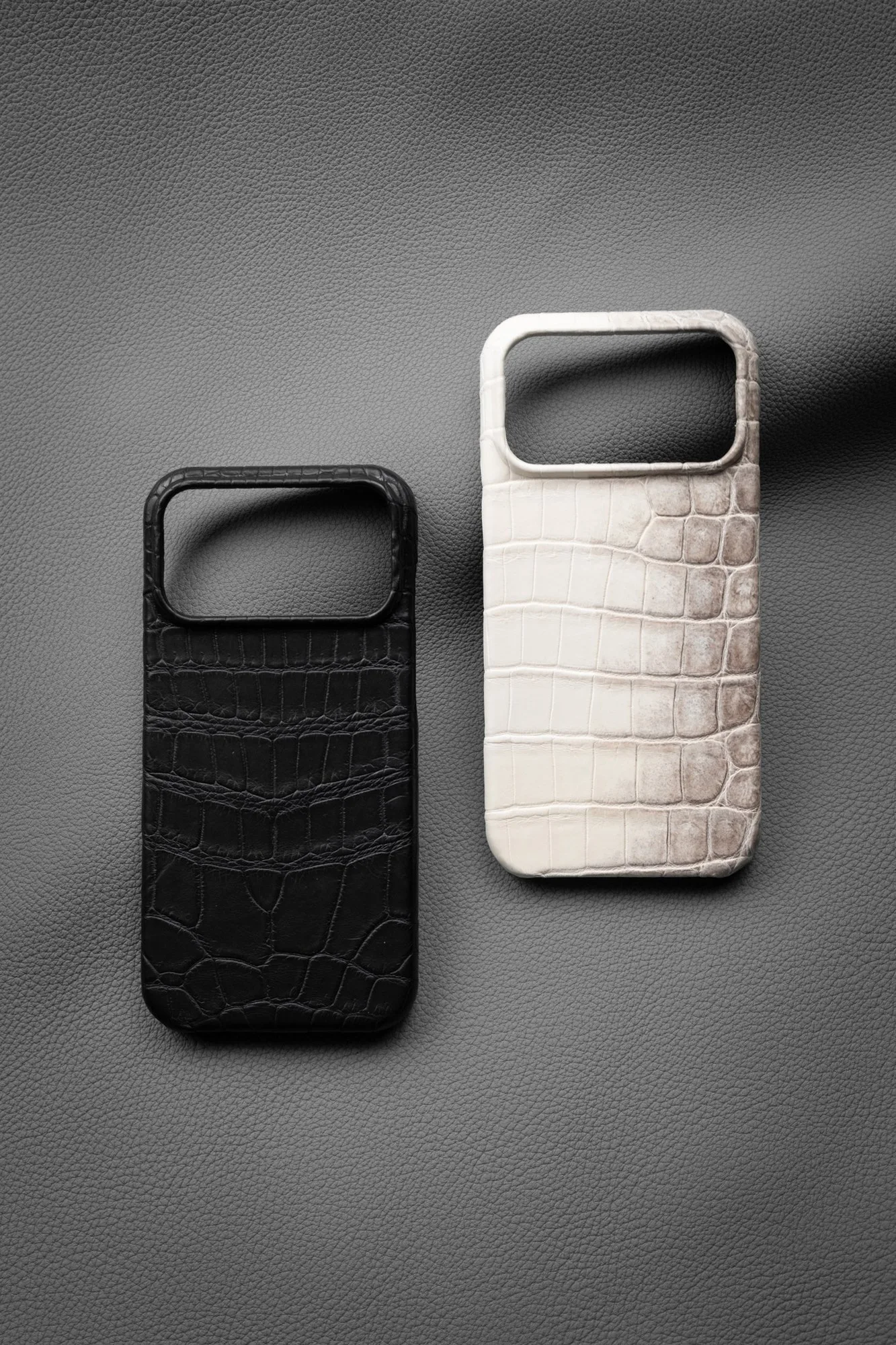 Ảnh Studio Ốp lưng điện thoại da cá sấu - Koi Leather