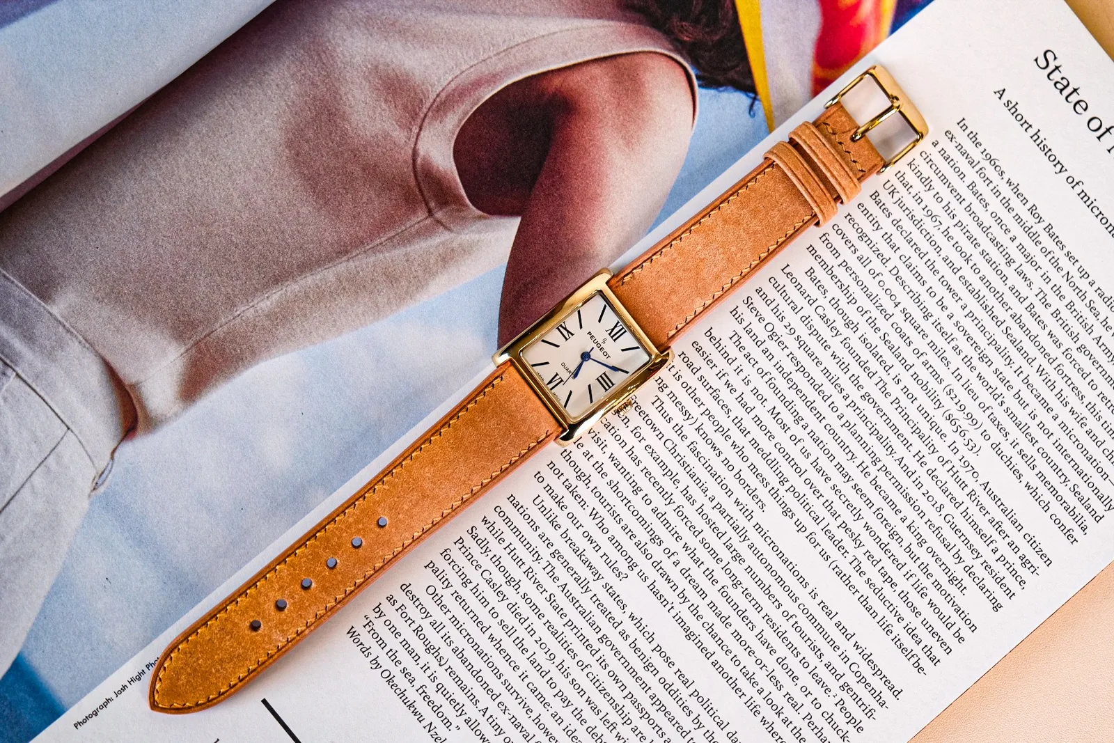 Ảnh Lifestyle Dây đồng hồ da Pueblo màu vàng bò khóa kim - Koi Leather