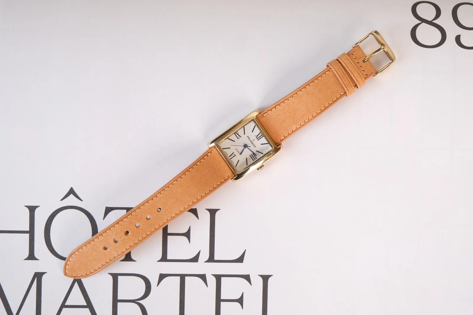 Ảnh Lifestyle Dây đồng hồ da Pueblo màu vàng bò khóa kim - Koi Leather