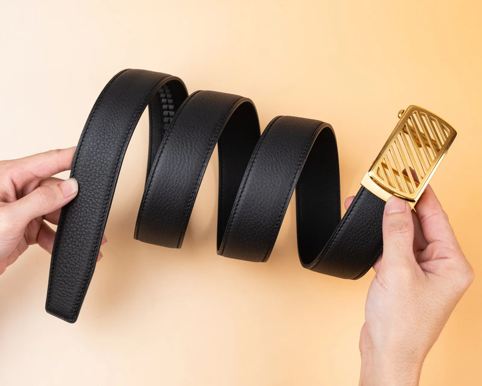 Ảnh Studio Dây lưng nam da bò vân hạt mặt khóa tự động màu vàng - Koi Leather