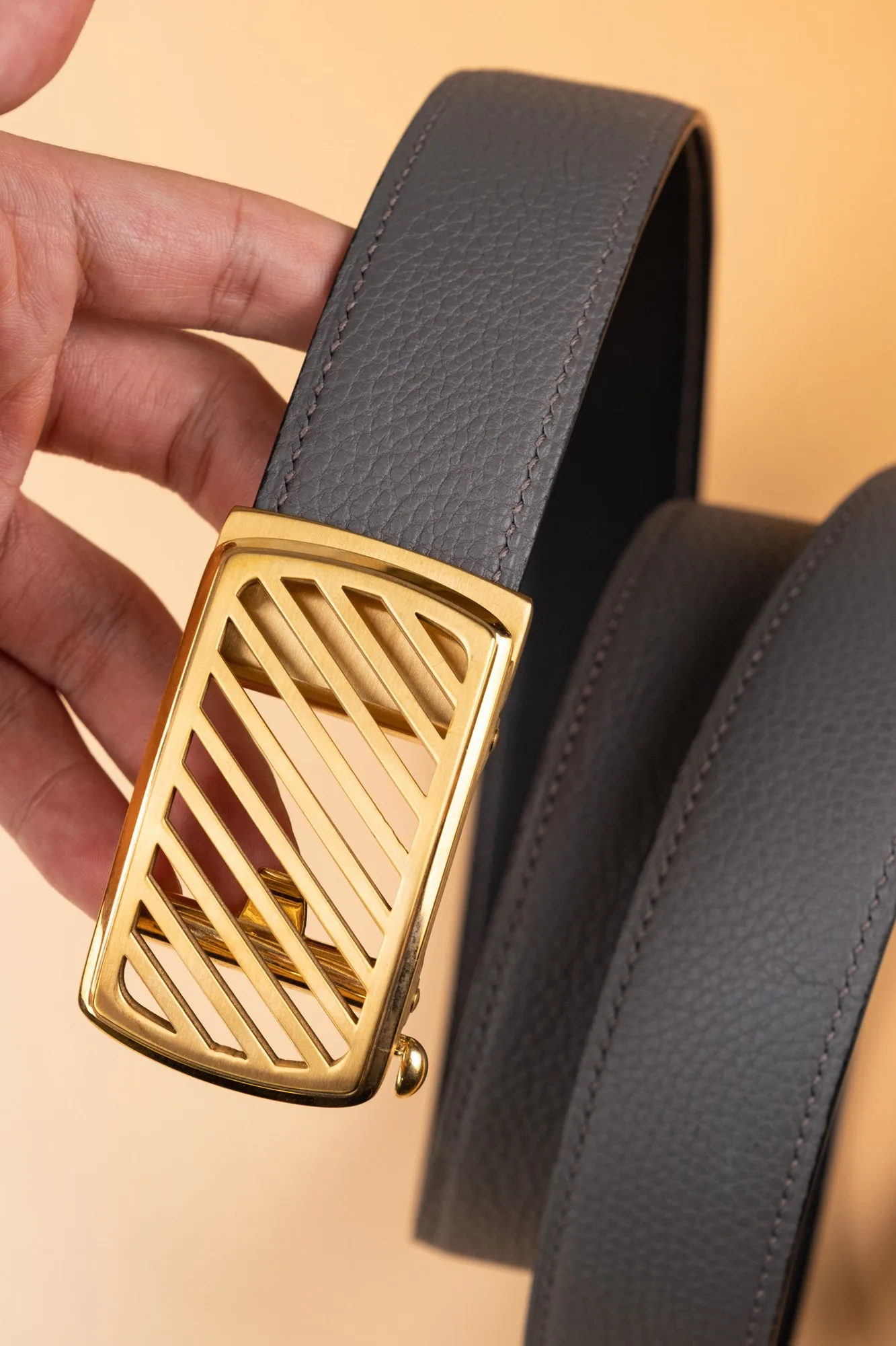 Ảnh Studio Dây lưng nam da bò vân hạt mặt khóa tự động màu vàng - Koi Leather