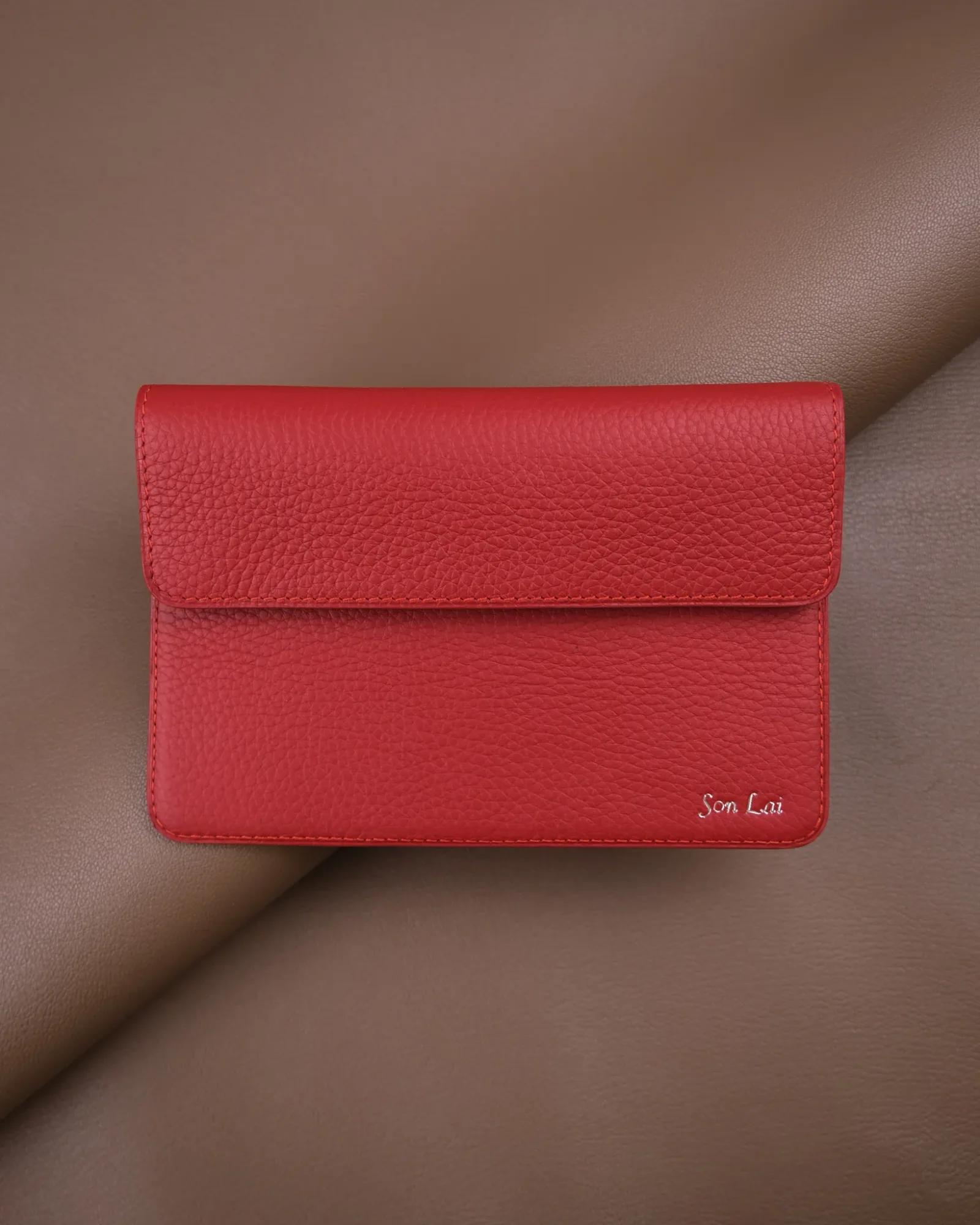 Ảnh Studio Ví da đỏ - Koi Leather