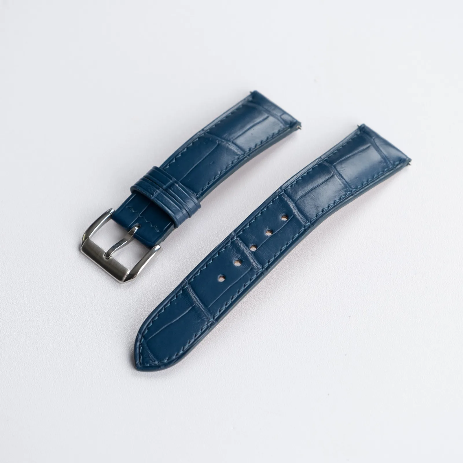Ảnh Studio Dây đồng hồ da cá sấu màu xanh peacock - Koi Leather