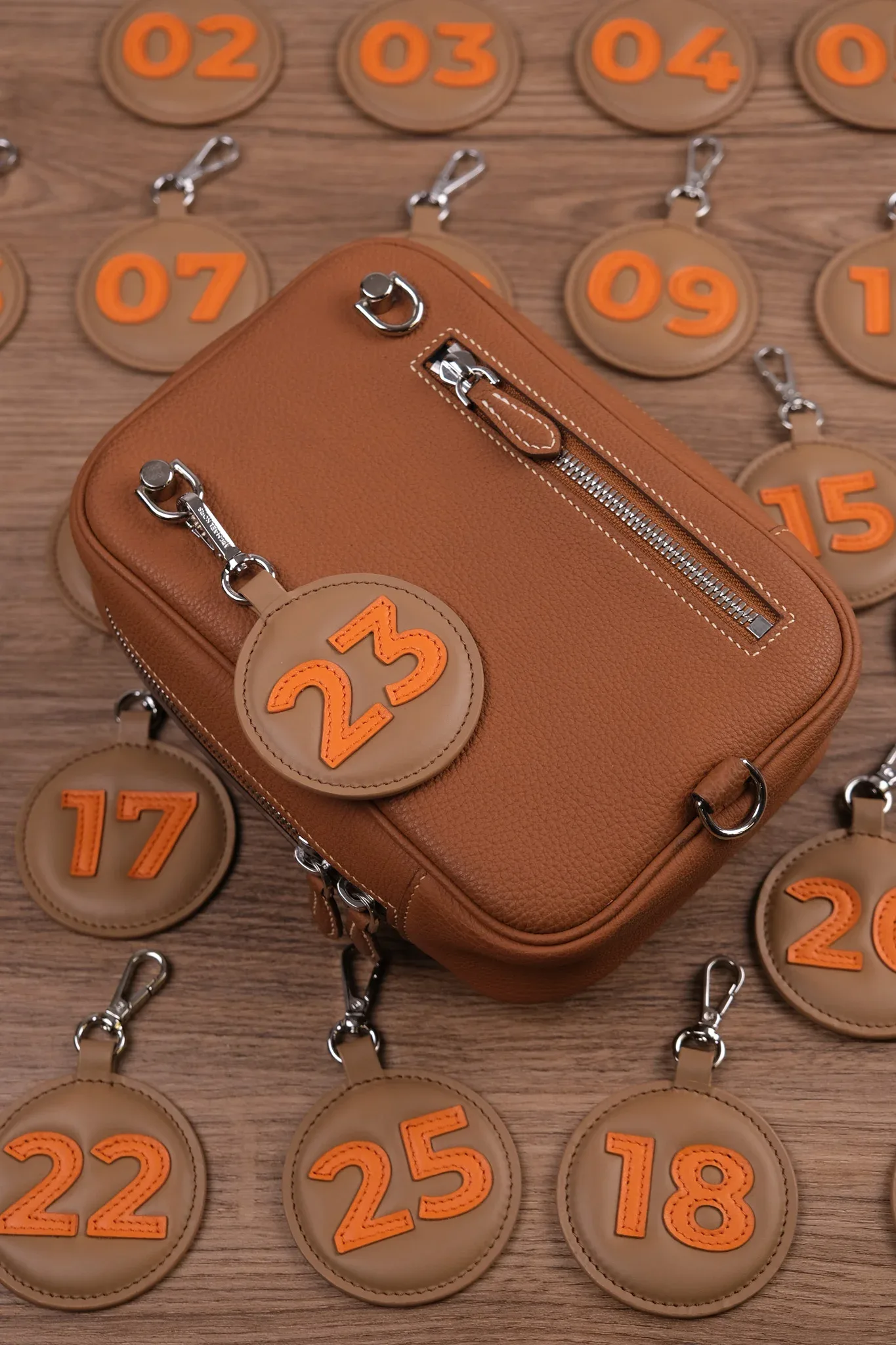 Ảnh Studio Charm túi - KOI Leather