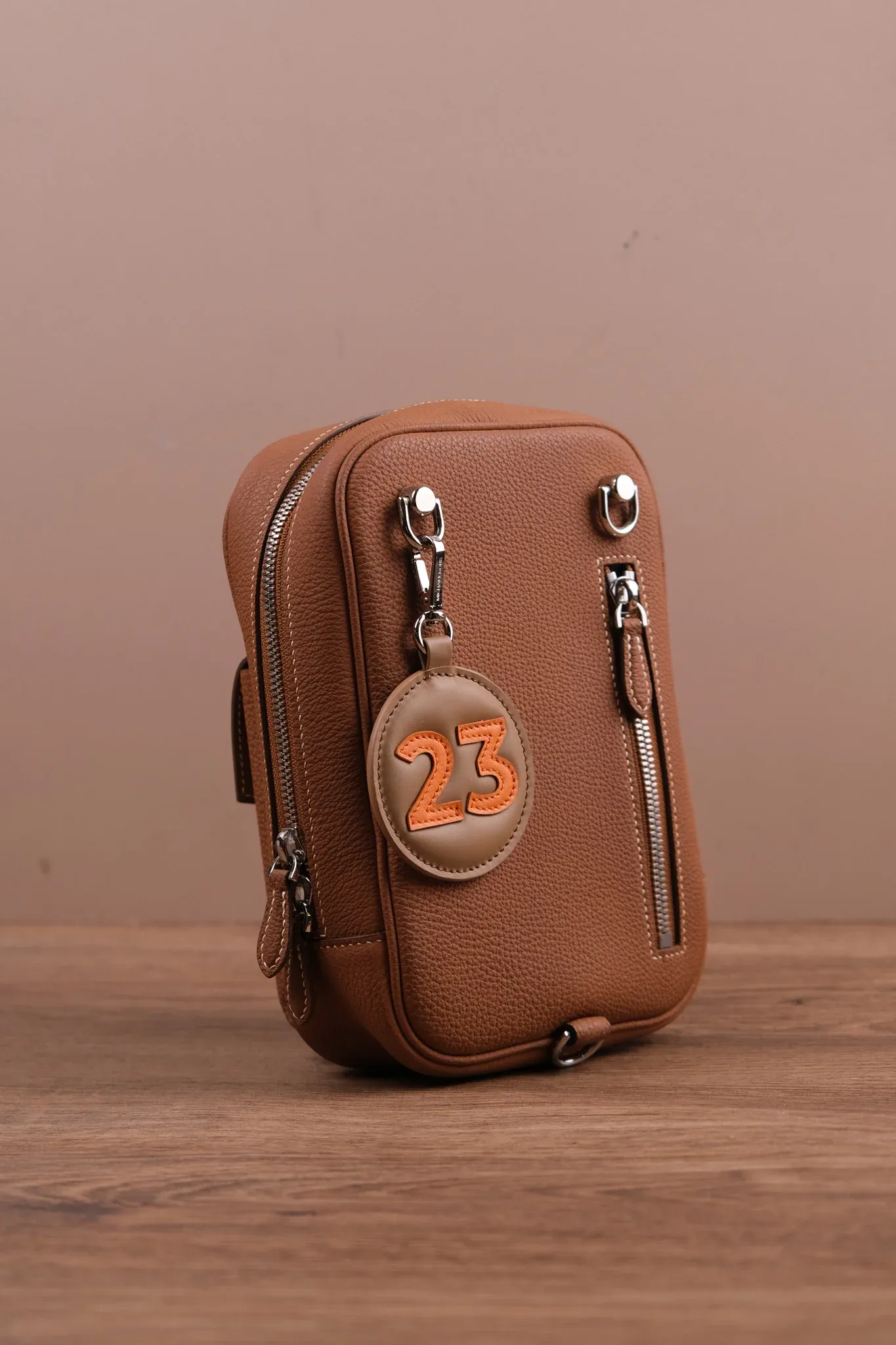 Ảnh Studio Charm túi - KOI Leather