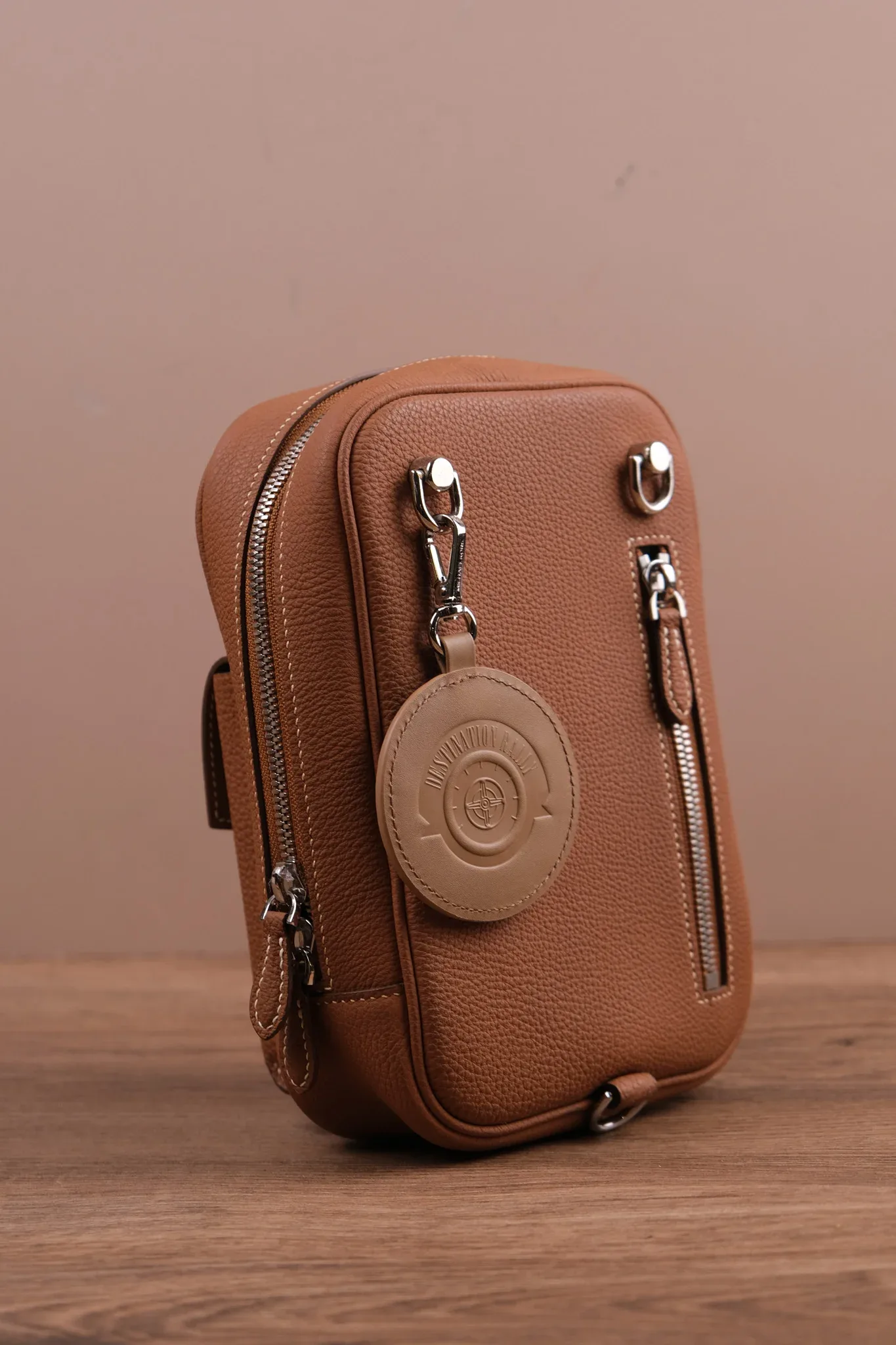 Ảnh Studio Charm túi - KOI Leather