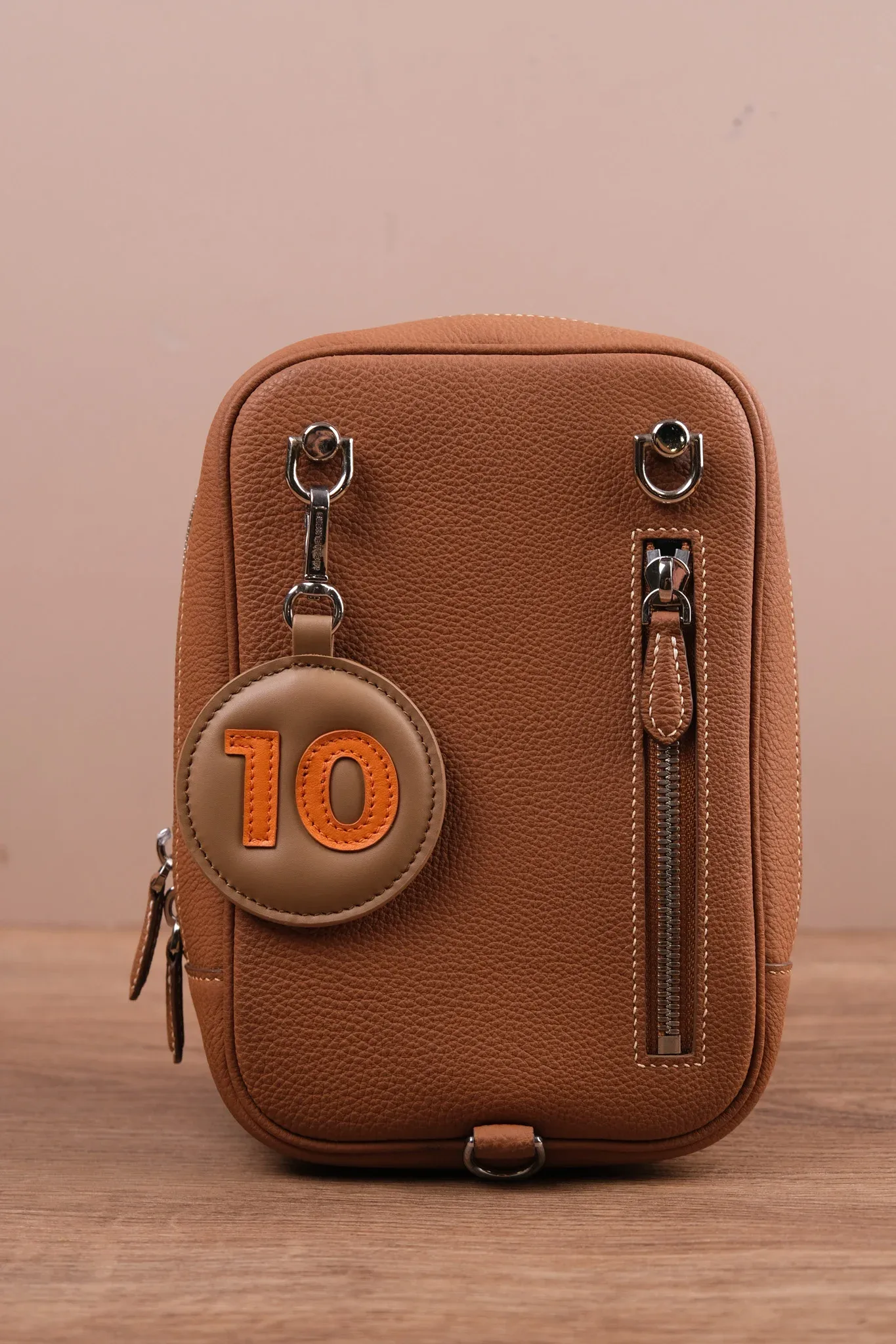 Ảnh Studio Charm túi - KOI Leather