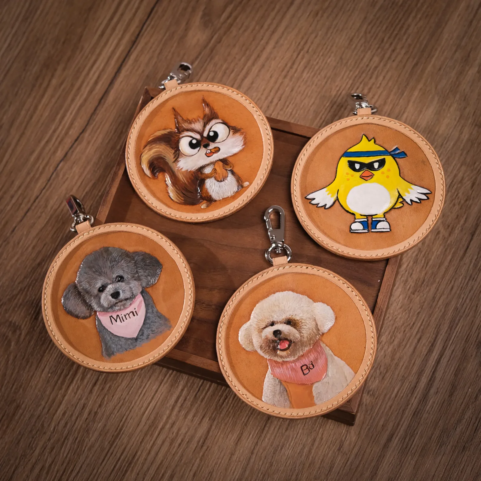 Ảnh Studio Charm tròn chạm khắc Pet cưng (Theo ảnh riêng của khách hàng) - Koi Leather