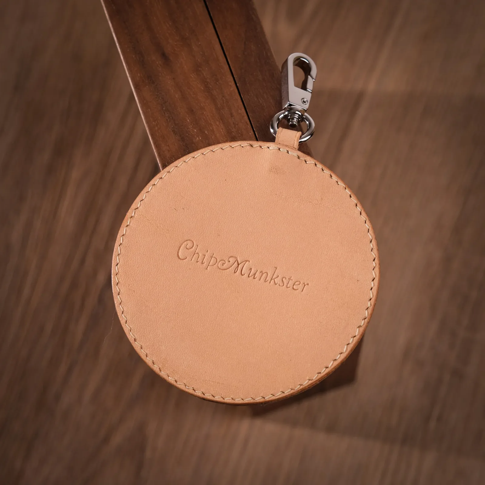 Ảnh Studio Charm tròn chạm khắc Pet cưng (Theo ảnh riêng của khách hàng) - Koi Leather