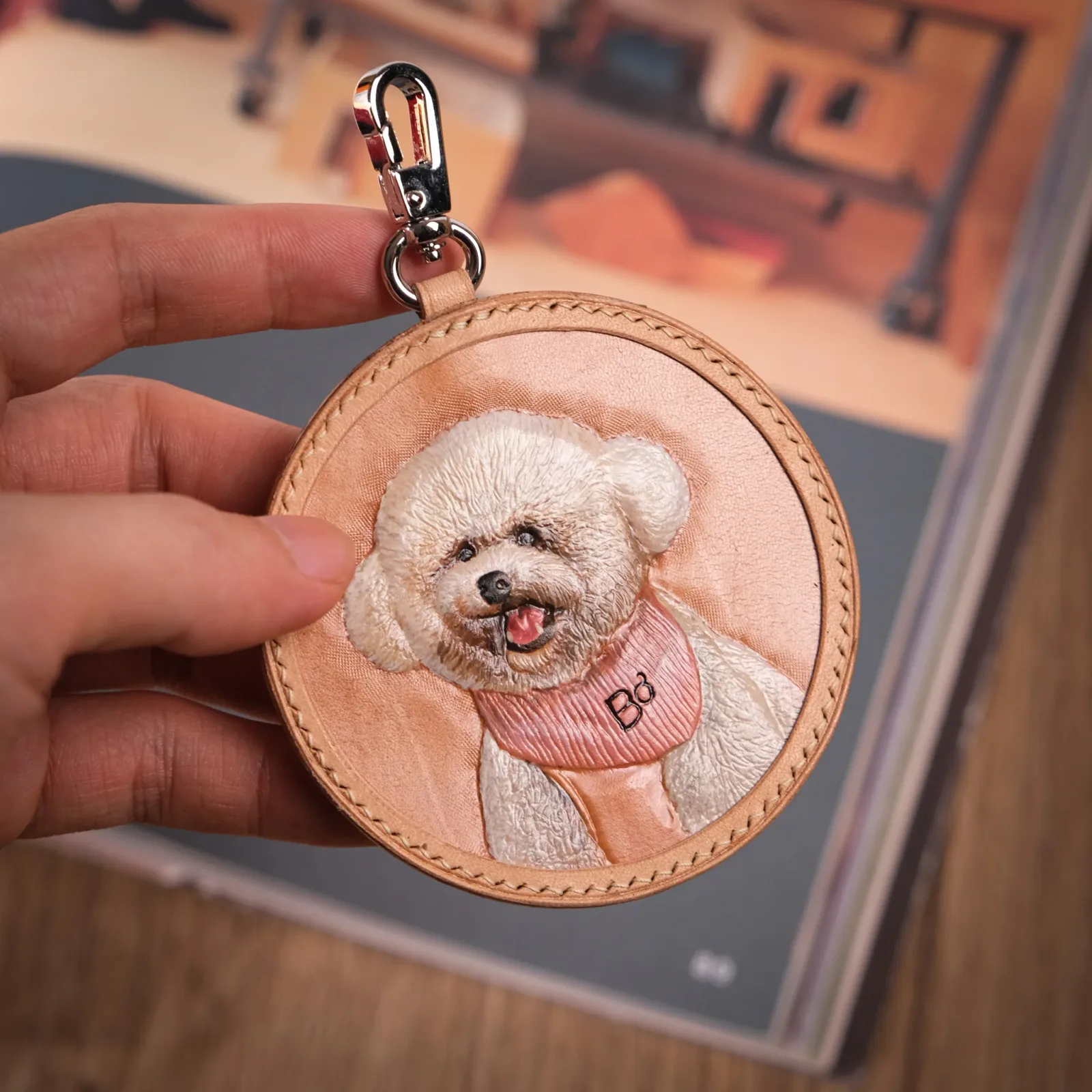 Ảnh Studio Charm tròn chạm khắc Pet cưng (Theo ảnh riêng của khách hàng) - Koi Leather