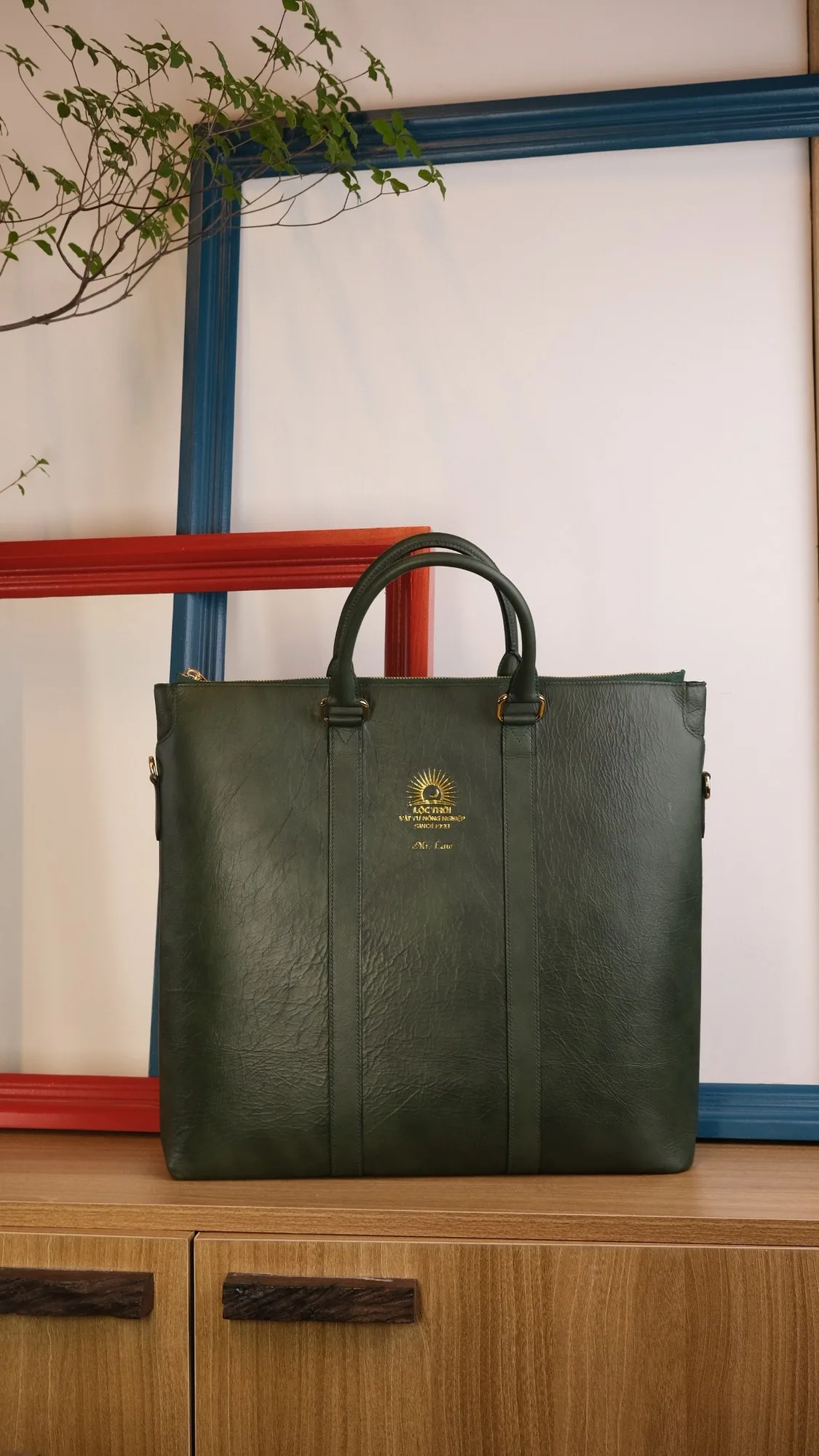 Ảnh Studio Túi tote da bò dáng đứng màu xanh rêu phối quai xách - Koi Leather