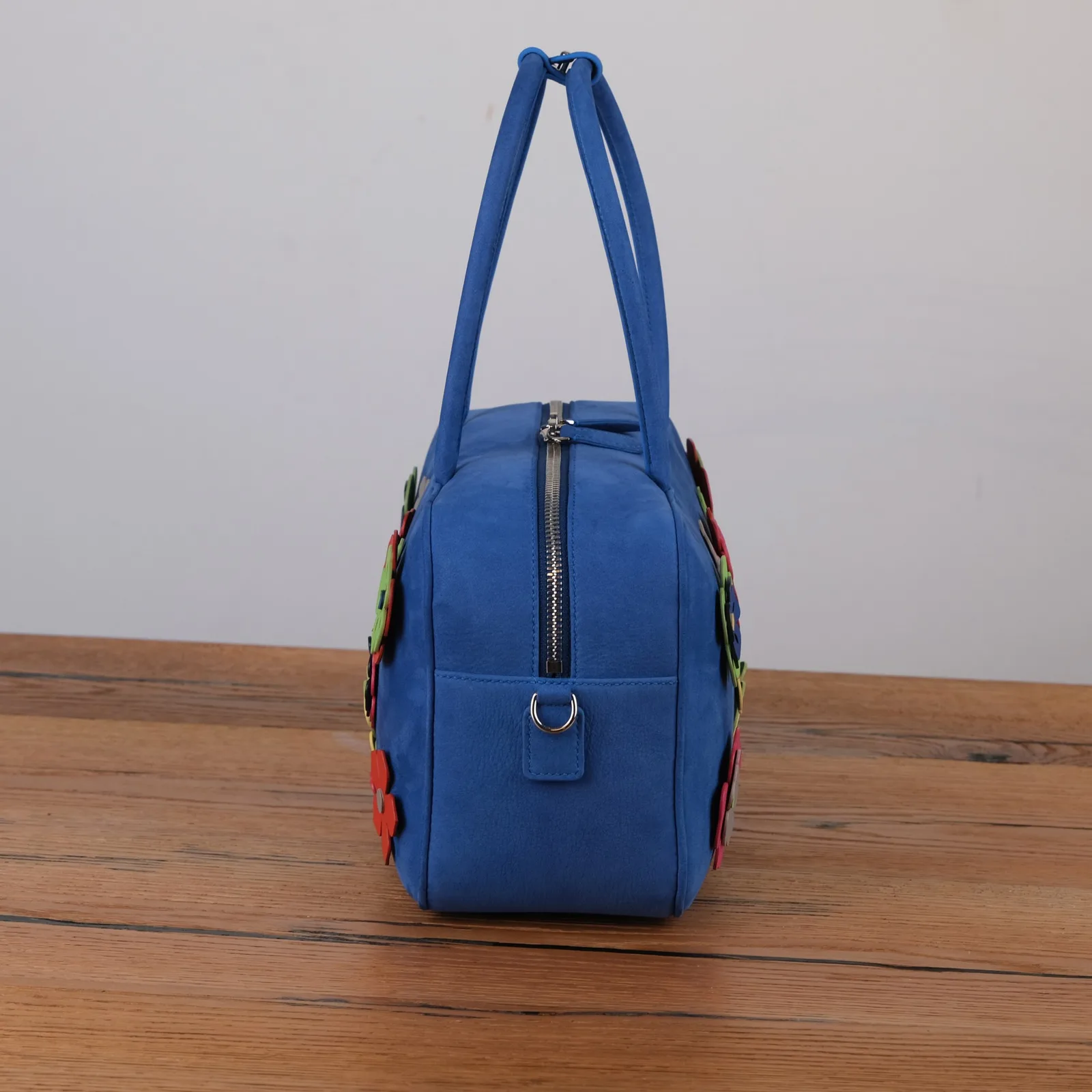 Ảnh Studio Túi MOIS Flower da nubuck xanh dương đính hoa - Koi Leather