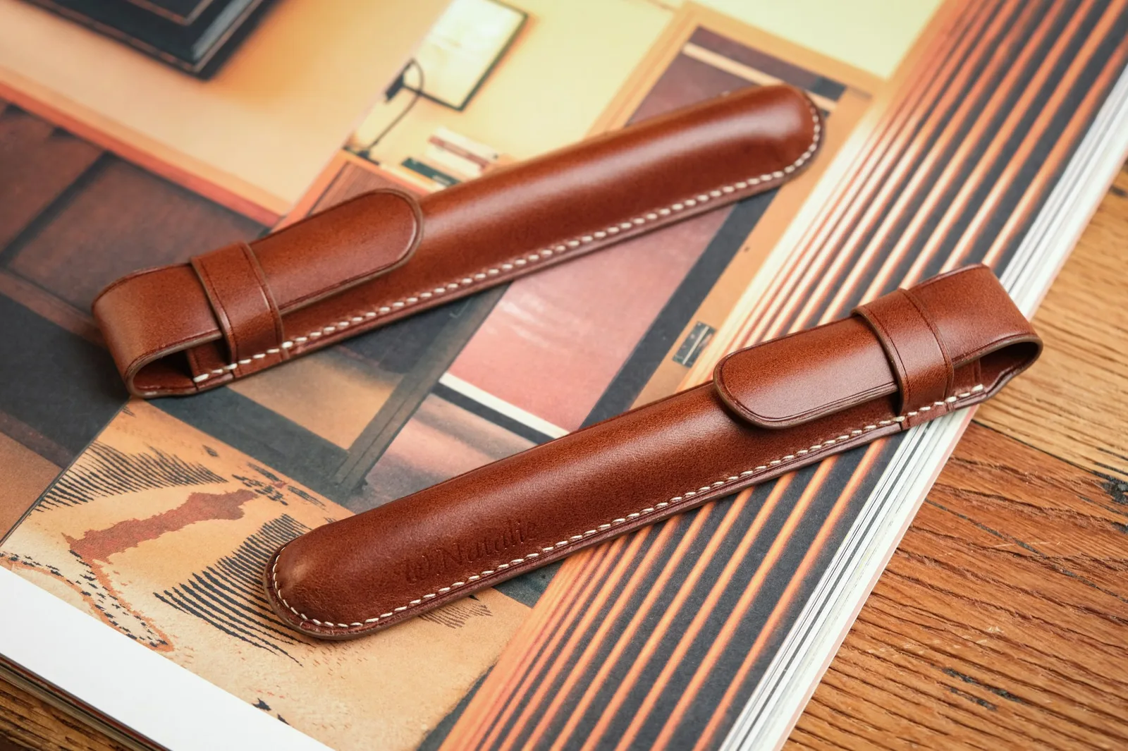 Ảnh Lifestyle Bao da đựng bút da Buttero màu nâu có đai gài - Koi Leather