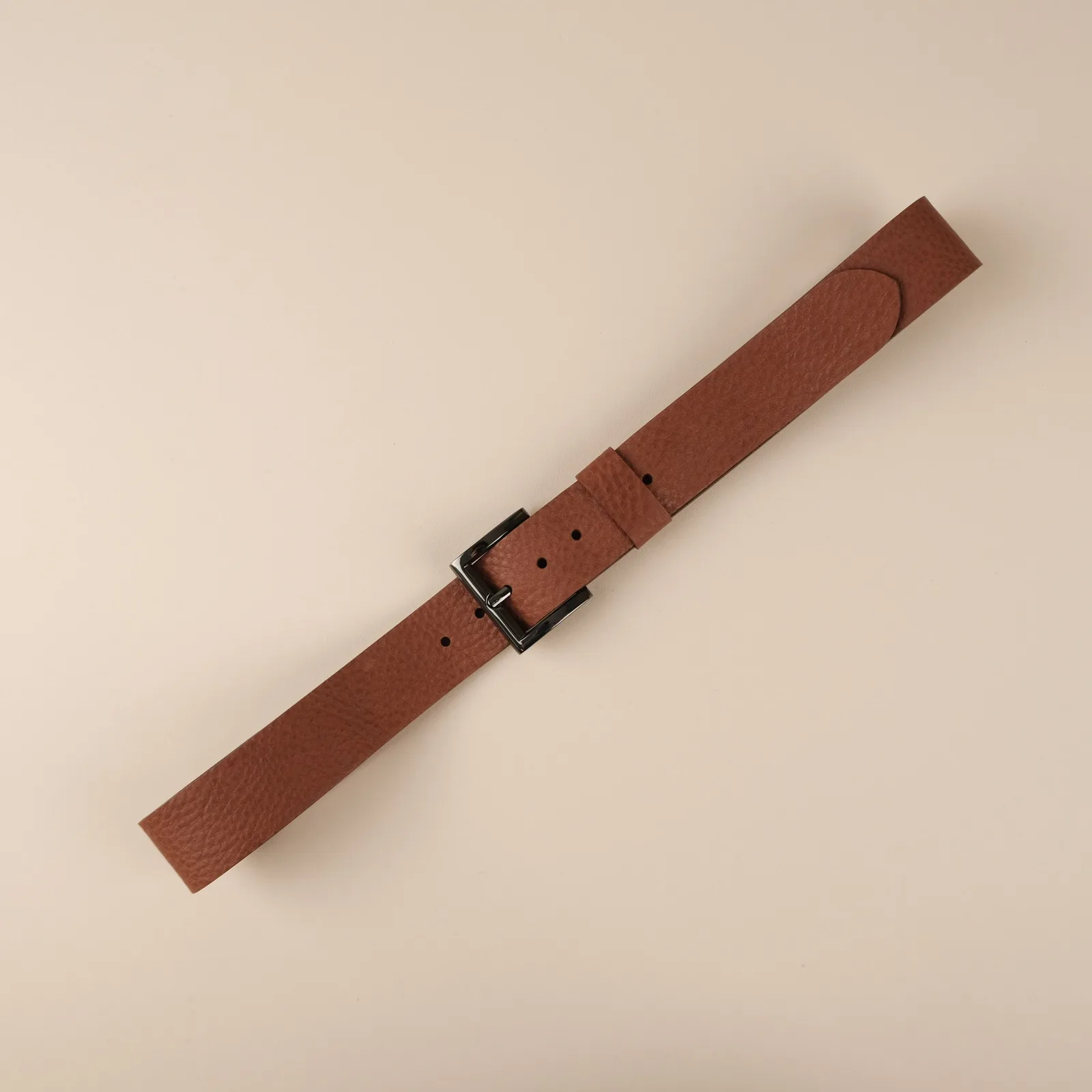 Ảnh Studio Dây lưng da bò vân hạt màu nâu khóa kim - Koi Leather
