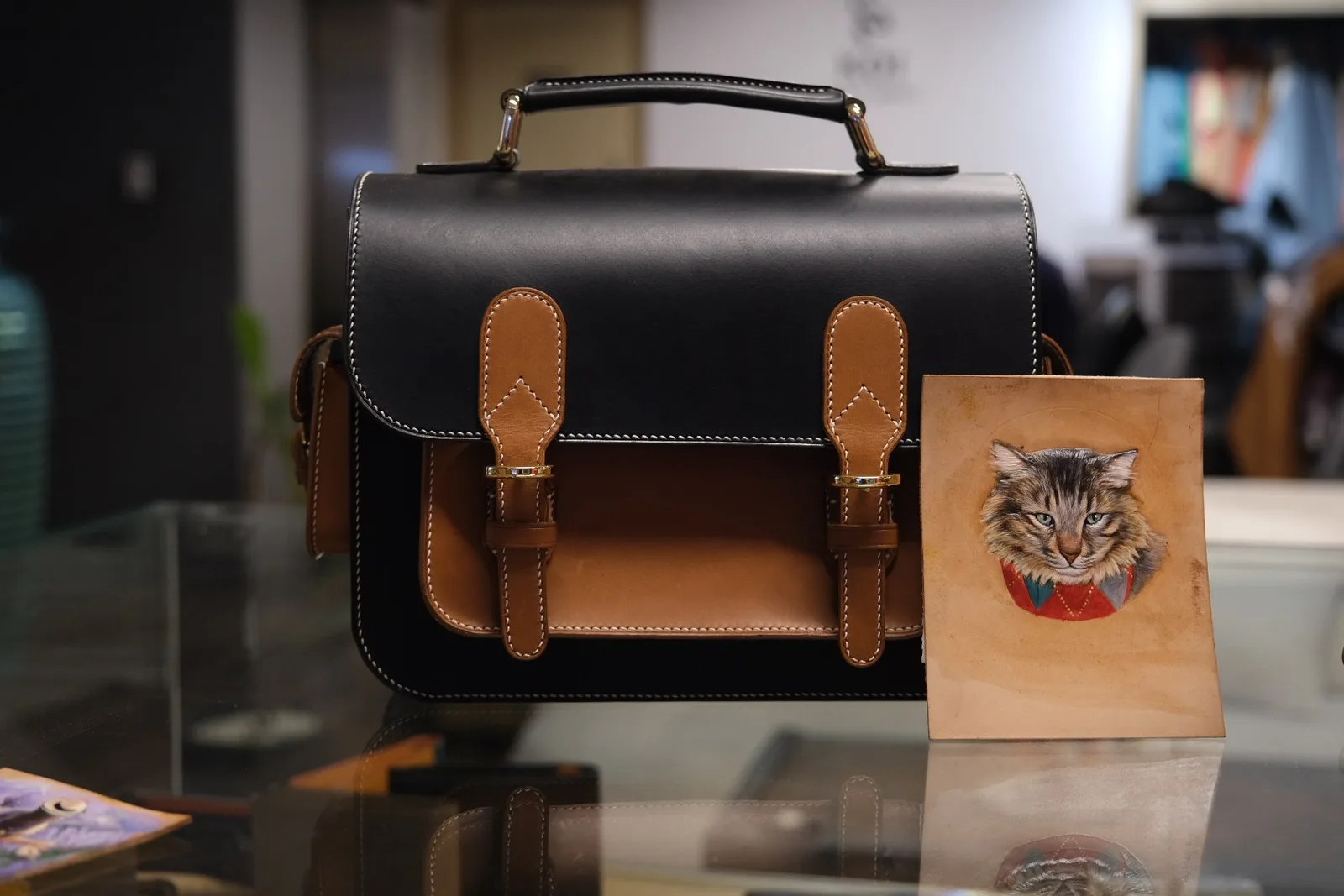 Ảnh Studio Túi satchel da bò phối màu đen và vàng bò - Koi Leather