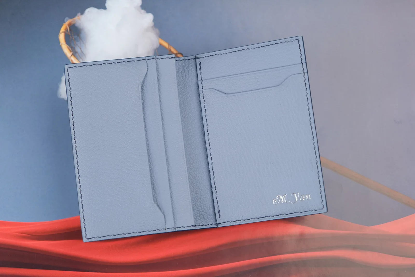 Ảnh Studio Ví đựng thẻ gập da dê Alran xanh navy phối xanh nhạt - Koi Leather