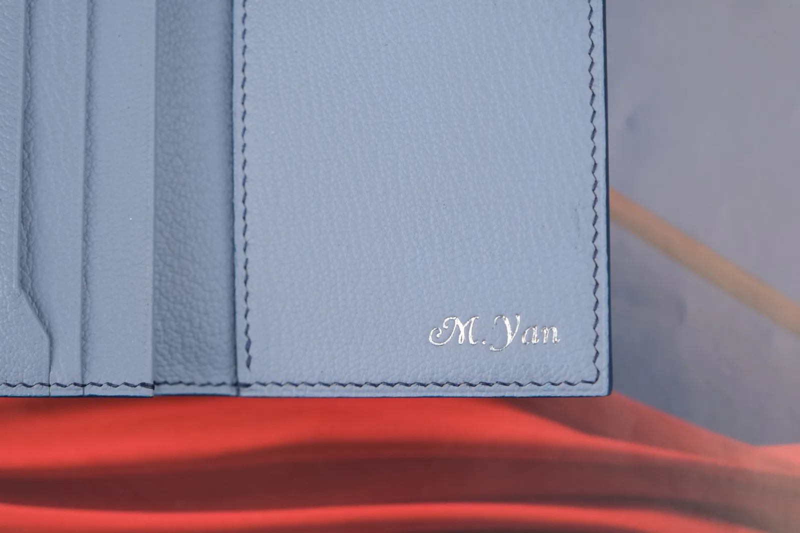 Ảnh Ví đựng thẻ gập da dê Alran xanh navy phối xanh nhạt - Koi Leather