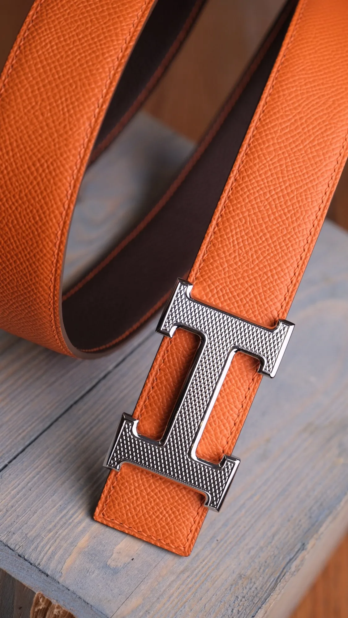 Ảnh Studio Dây thắt lưng da bò Epsom hai mặt khoá chữ H - Koi Leather