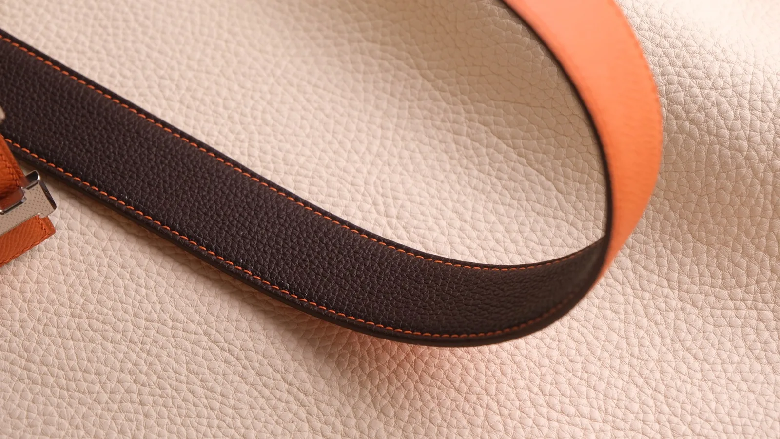 Ảnh Studio Dây thắt lưng da bò Epsom hai mặt khoá chữ H - Koi Leather