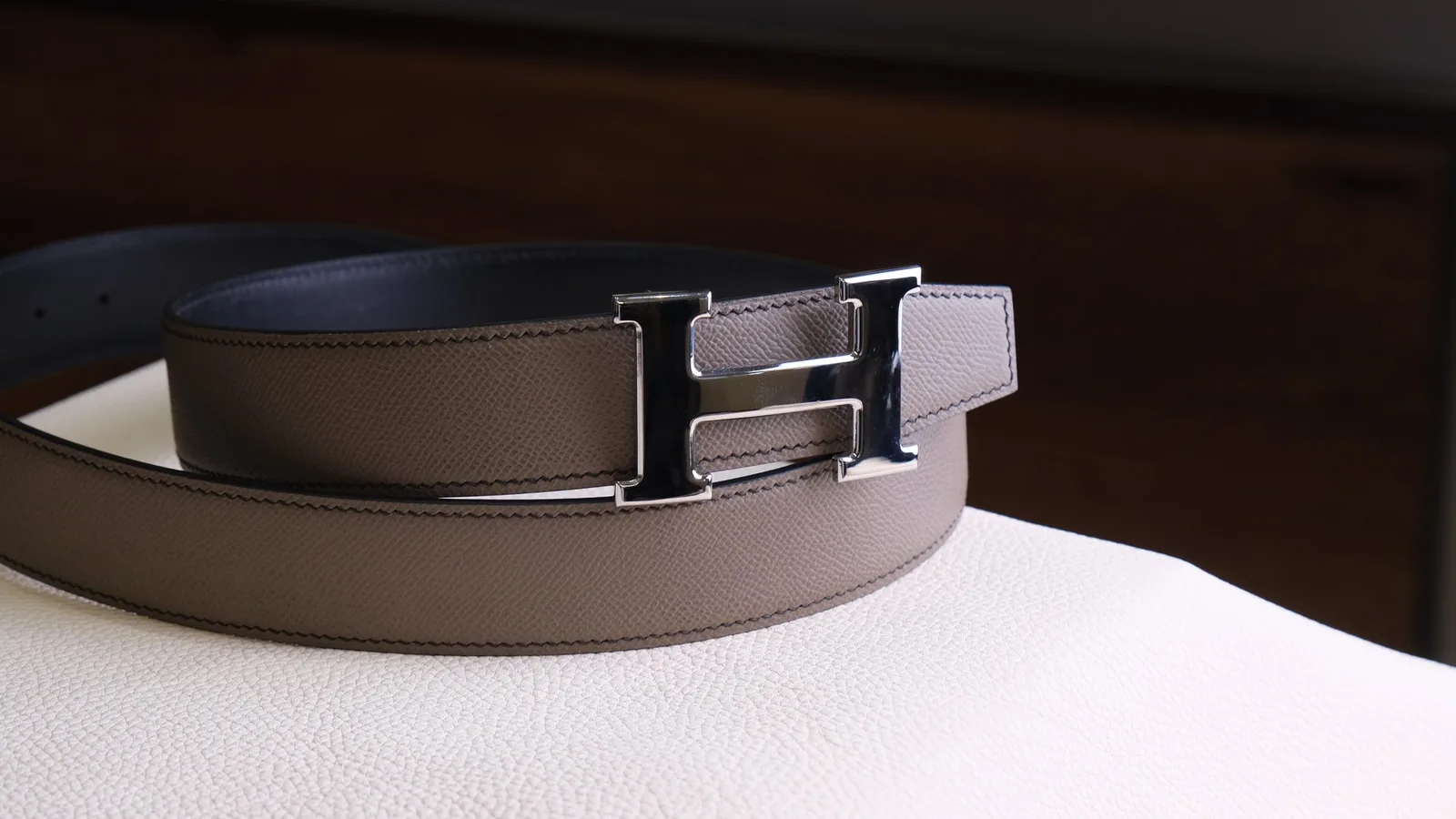 Ảnh Studio Dây thắt lưng da bò Epsom hai mặt khoá chữ H - Koi Leather