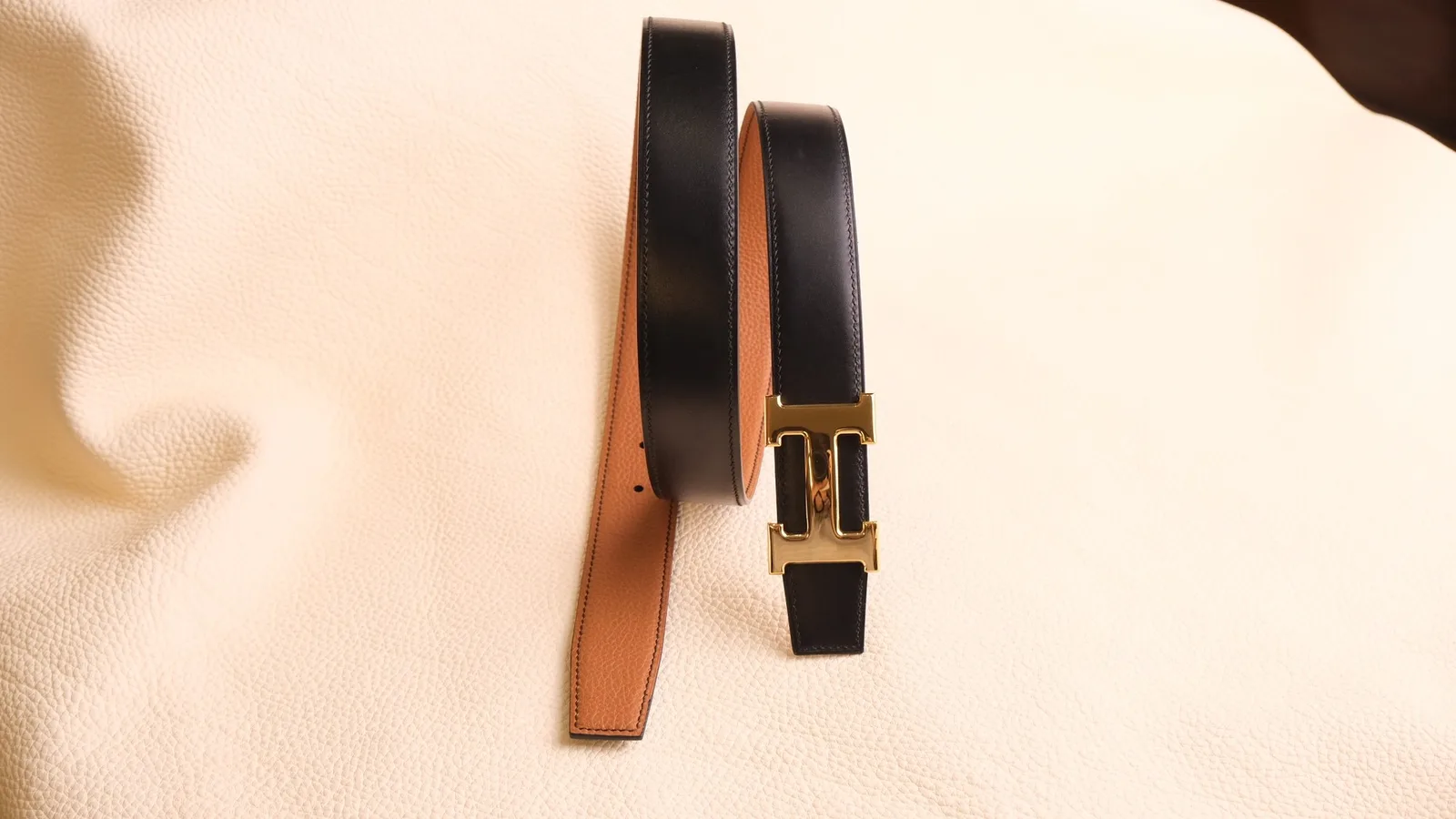 Ảnh Studio Dây thắt lưng da bò Epsom hai mặt khoá chữ H - Koi Leather