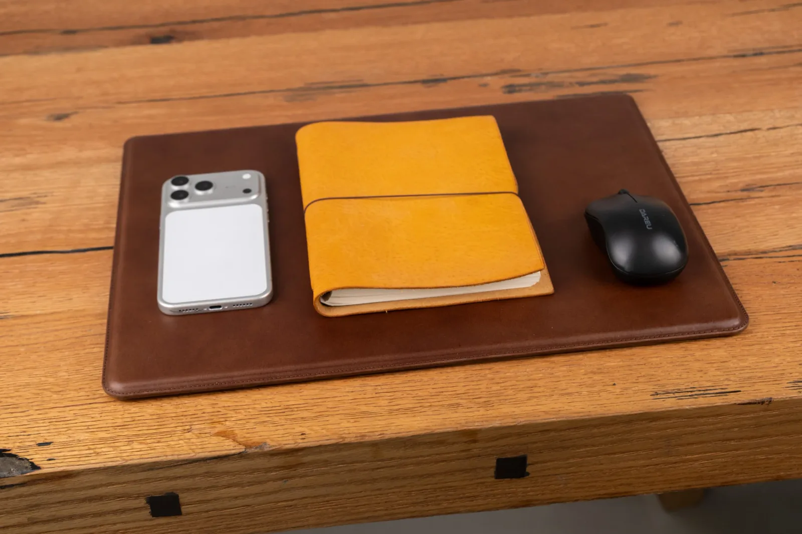 Ảnh Studio Tấm lót bàn văn phòng - Koi Leather