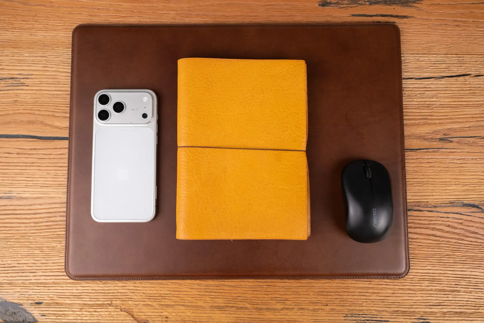 Ảnh Studio Tấm lót bàn văn phòng - Koi Leather