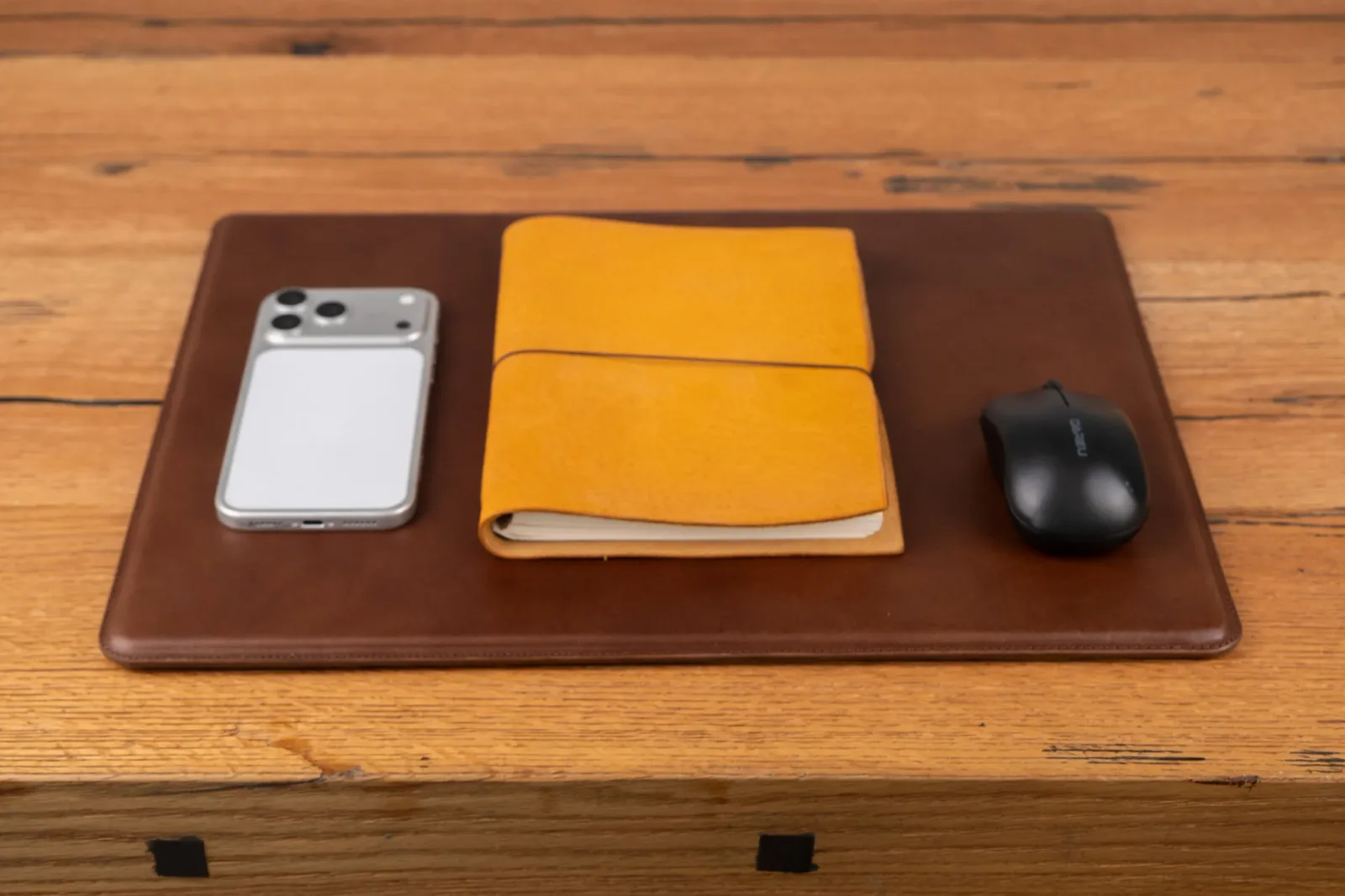Ảnh Studio Tấm lót bàn văn phòng - Koi Leather