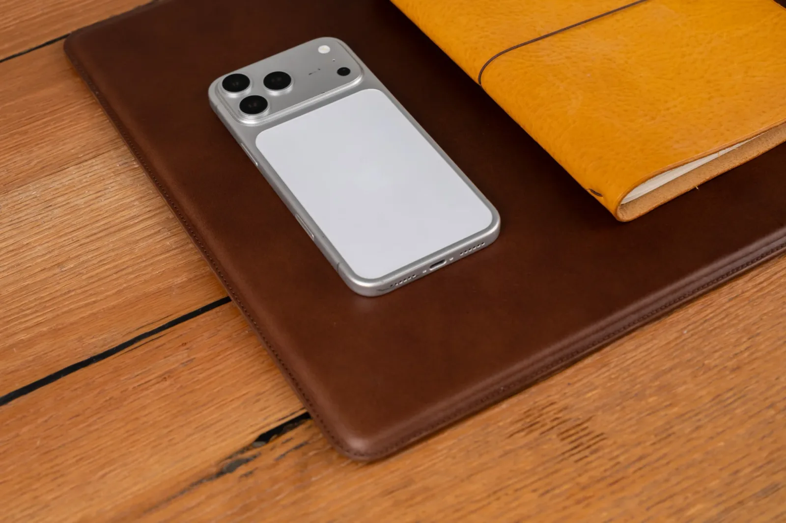 Ảnh Studio Tấm lót bàn văn phòng - Koi Leather