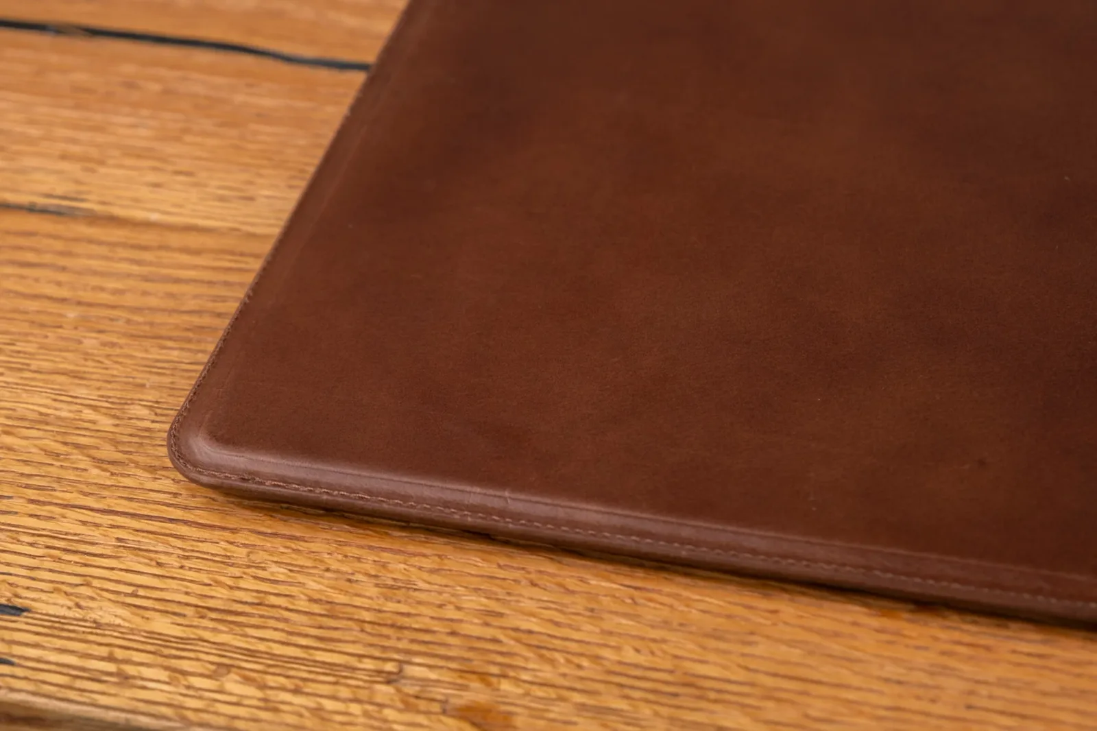 Ảnh Studio Tấm lót bàn văn phòng - Koi Leather