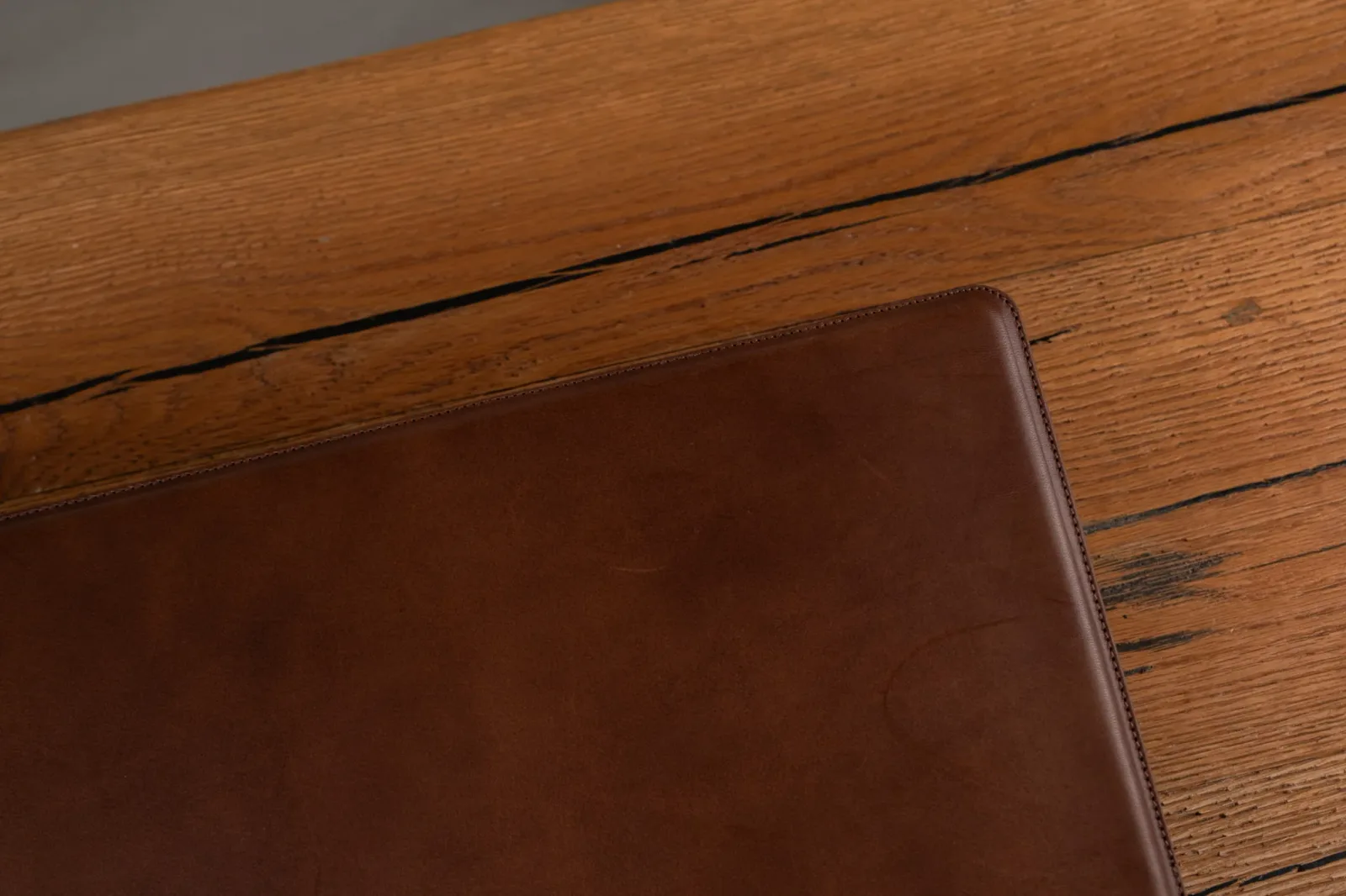 Ảnh Studio Tấm lót bàn văn phòng - Koi Leather