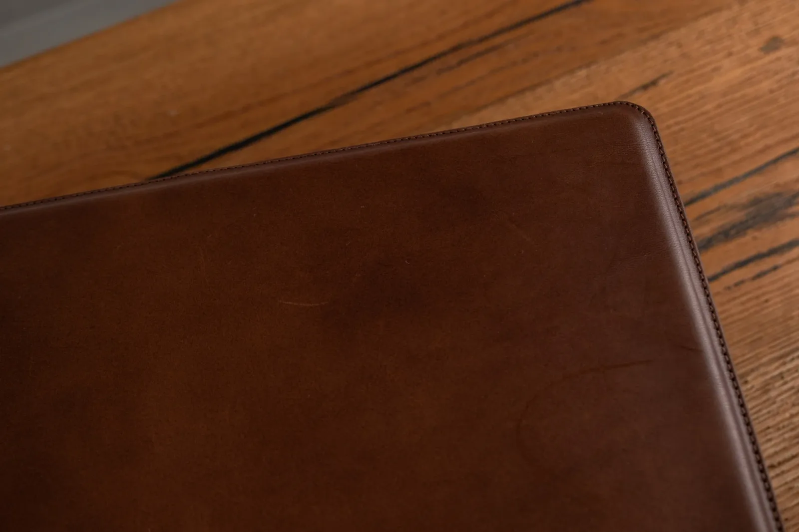 Ảnh Studio Tấm lót bàn văn phòng - Koi Leather