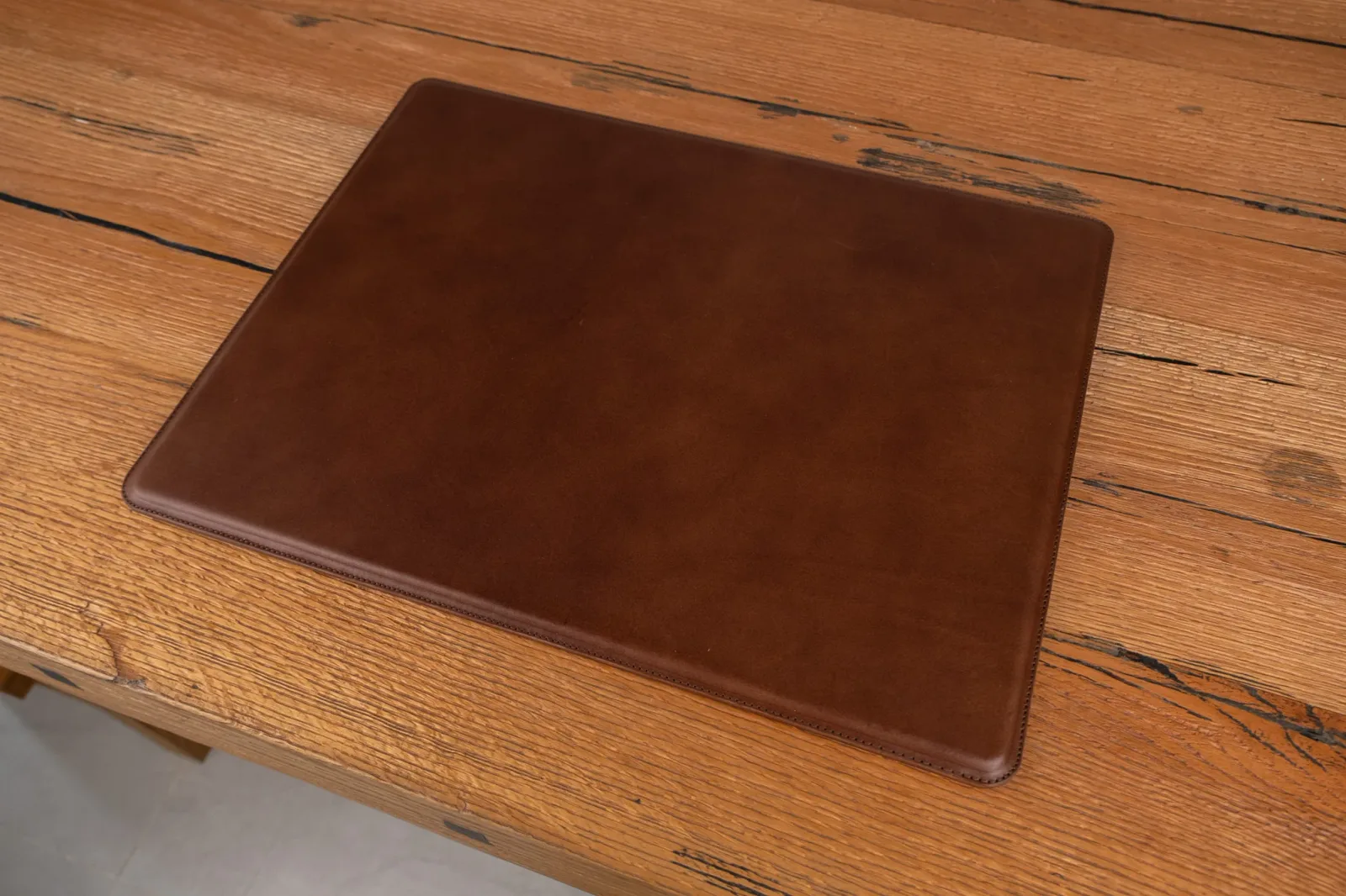 Ảnh Studio Tấm lót bàn văn phòng - Koi Leather