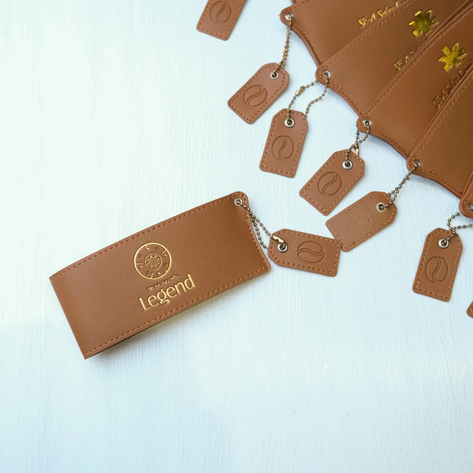 Ảnh Studio Dập tên ly trung nguyên - Koi Leather