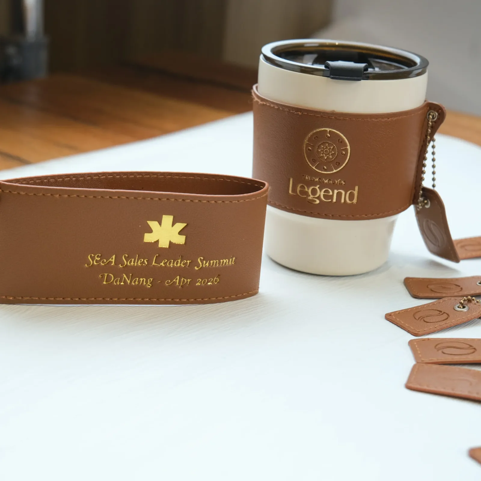 Ảnh Studio Dập tên ly trung nguyên - Koi Leather