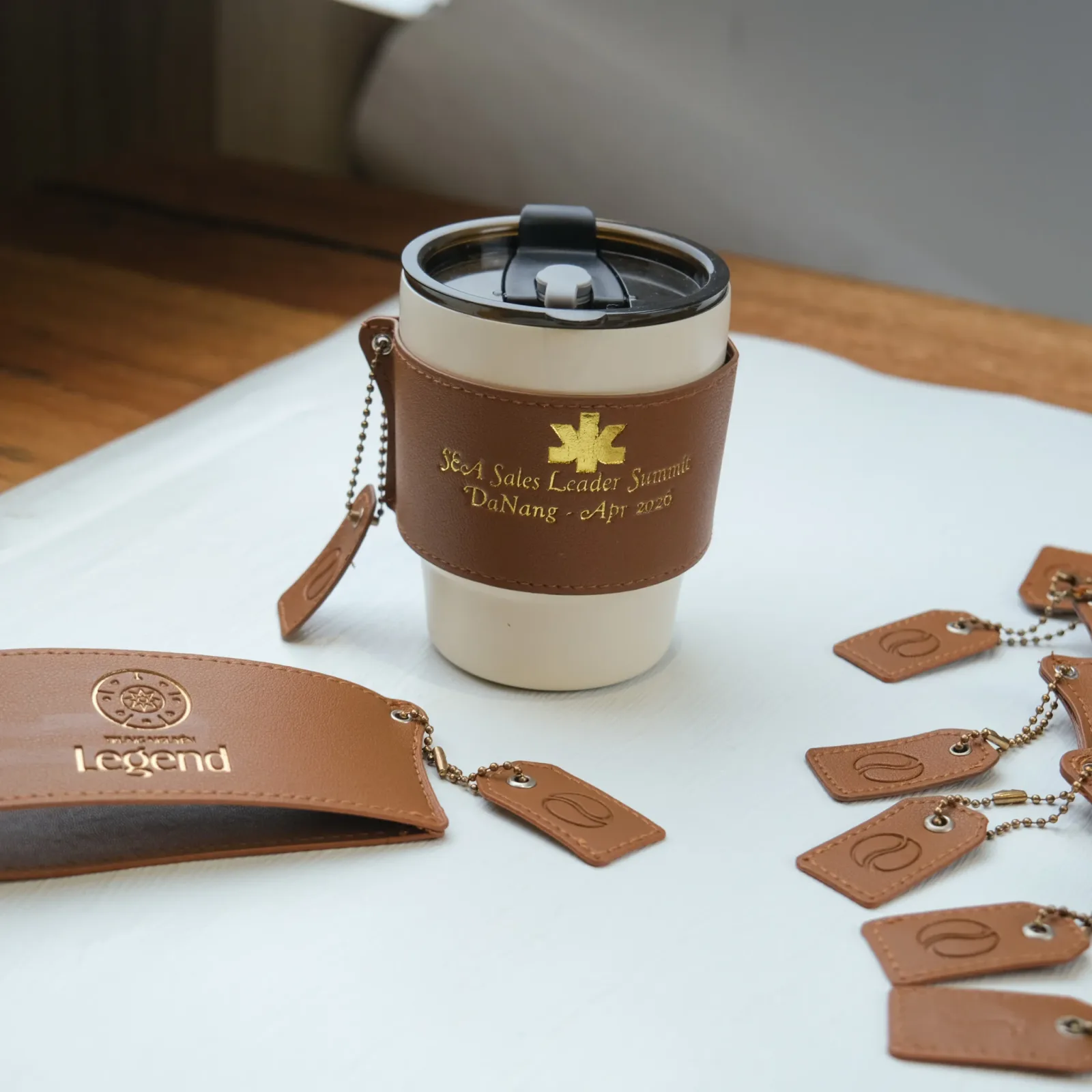 Ảnh Studio Dập tên ly trung nguyên - Koi Leather
