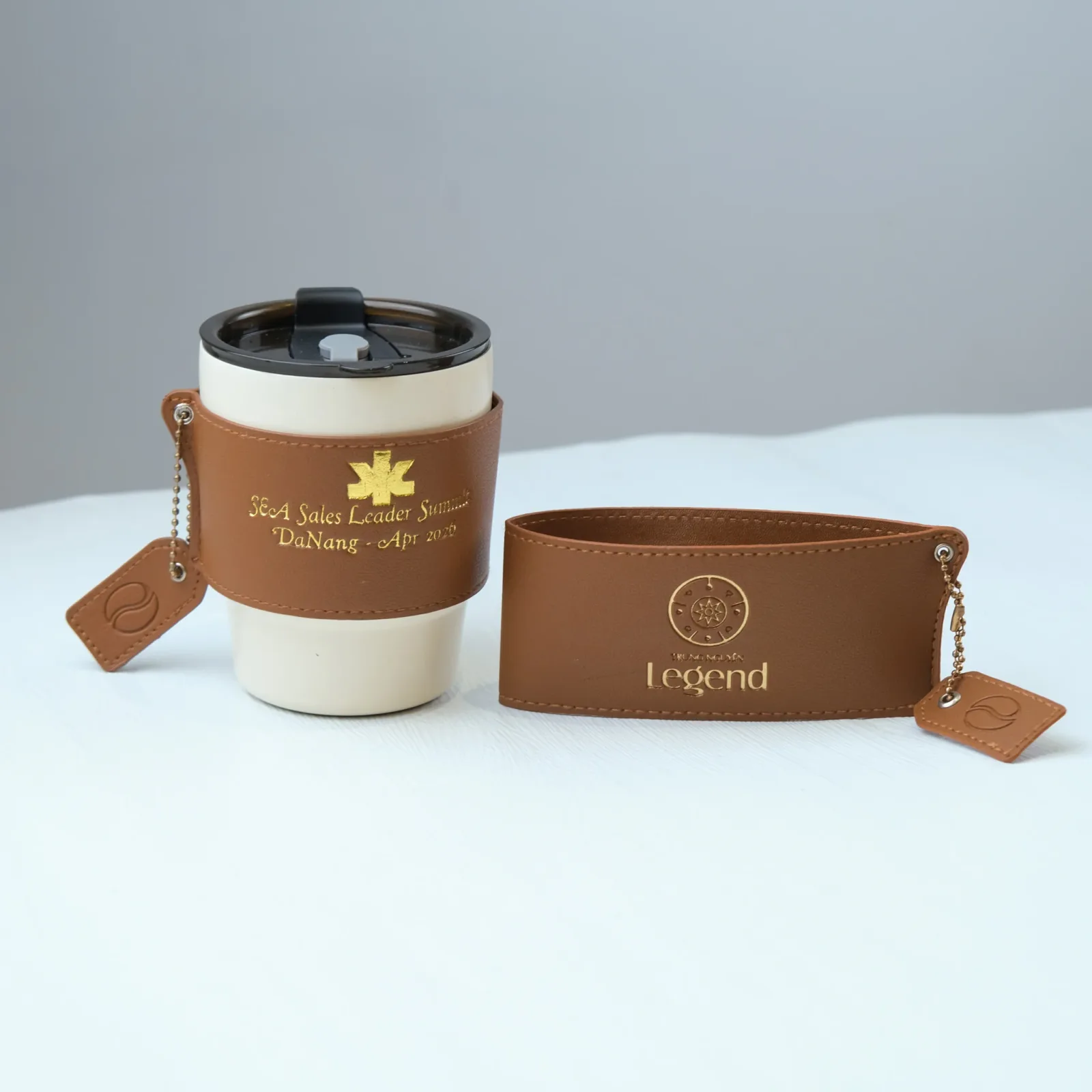 Ảnh Studio Dập tên ly trung nguyên - Koi Leather