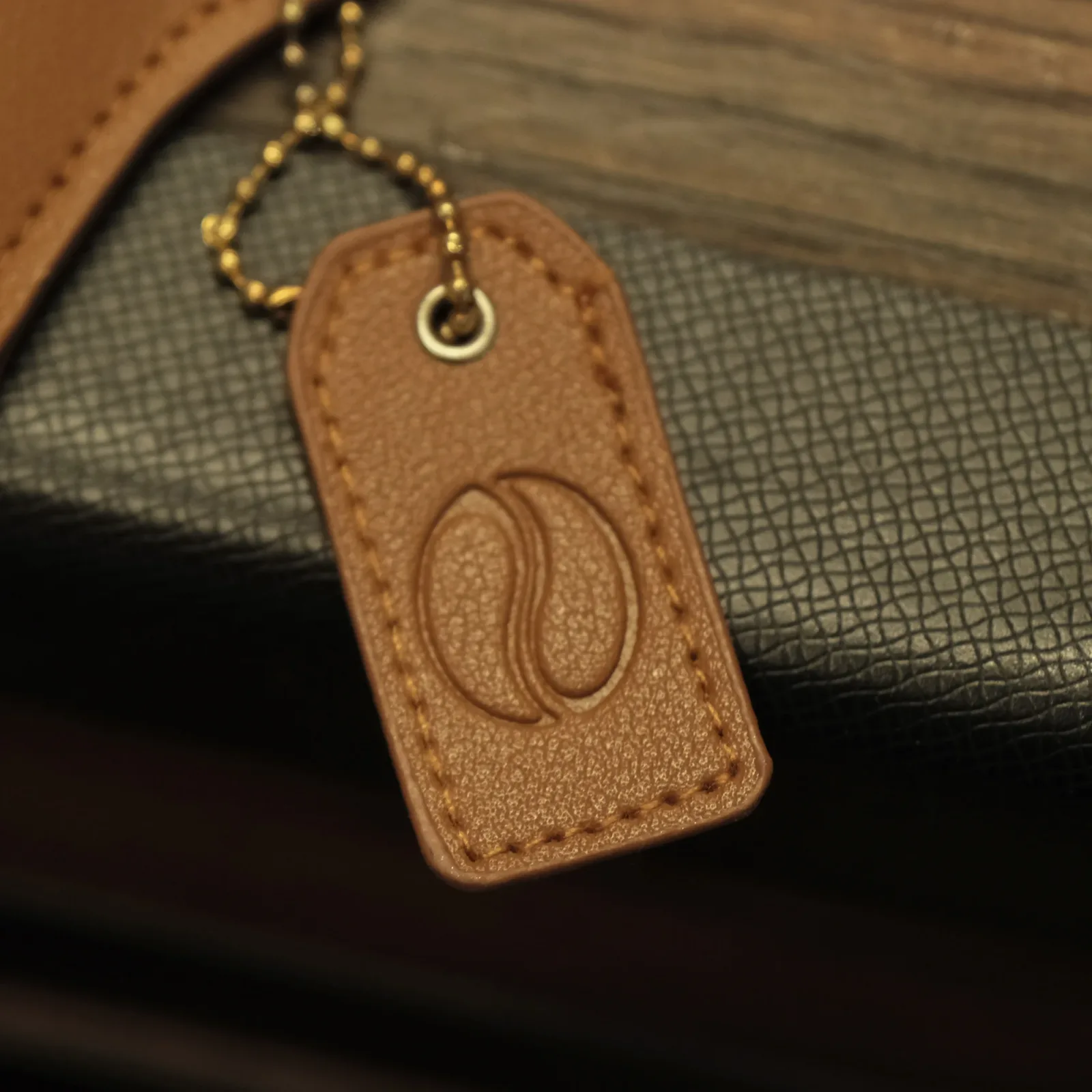 Ảnh Studio Dập tên ly trung nguyên - Koi Leather