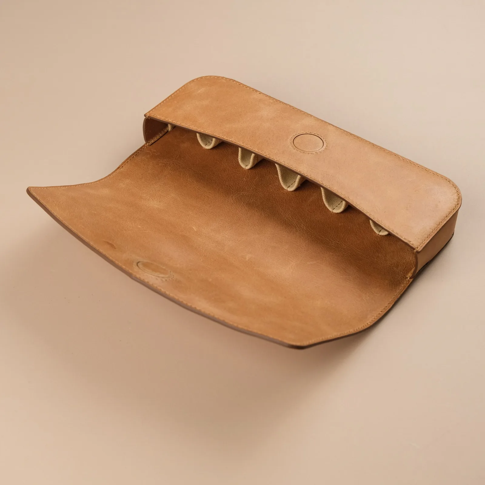 Ảnh Studio Hộp da đựng son 6 ngăn da bò thảo mộc màu vàng bò - Koi Leather