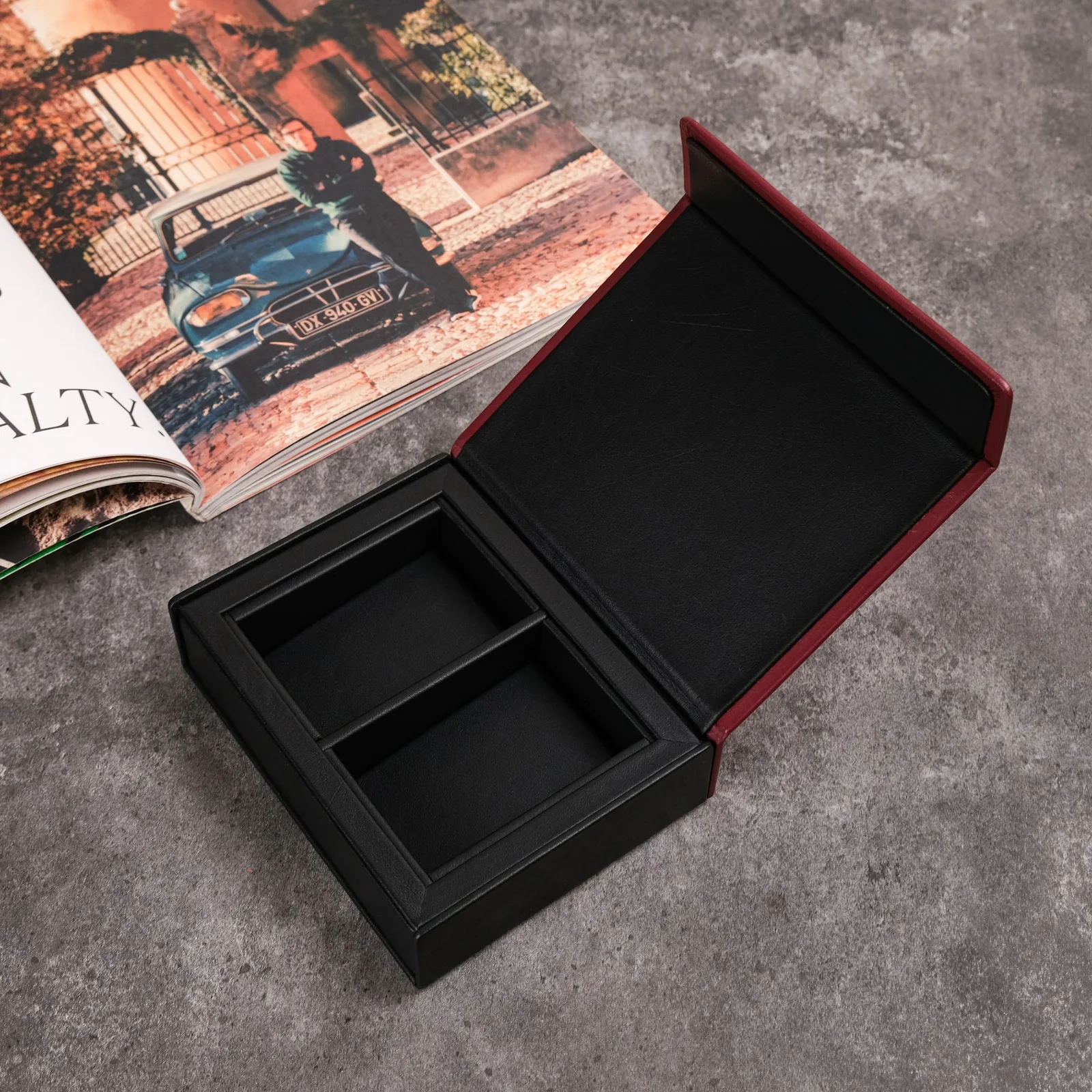 Ảnh Studio Hộp da đựng chìa khóa ô tô 2 ngăn đỏ rượu phối đen - Koi Leather