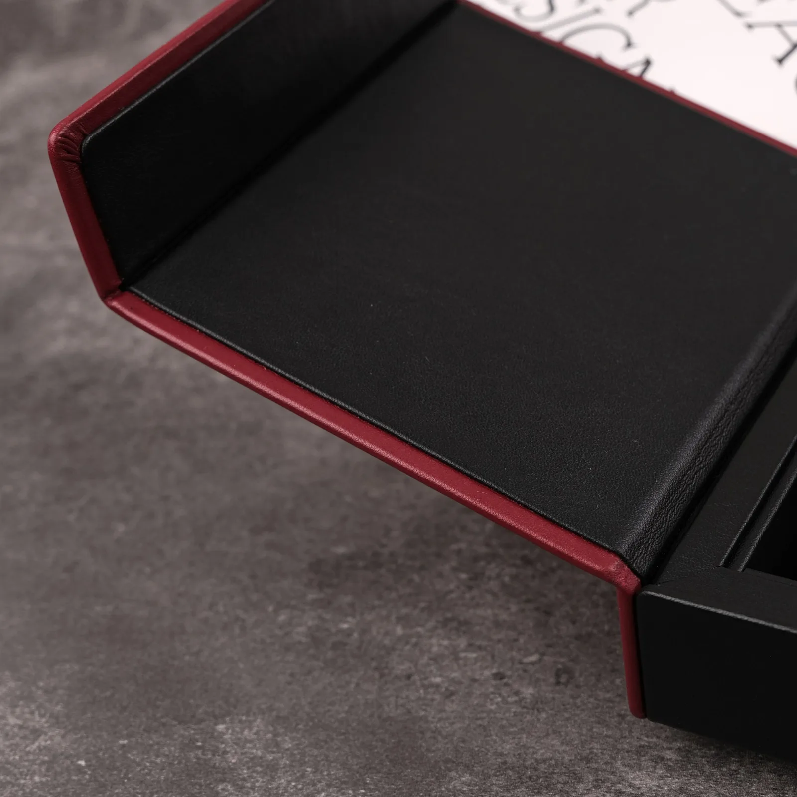 Ảnh Studio Hộp da đựng chìa khóa ô tô 2 ngăn đỏ rượu phối đen - Koi Leather