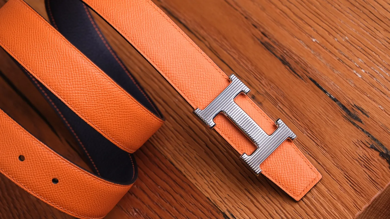 Ảnh Studio Dây lưng da Epsom phối Togo hai mặt cam và xanh navy - Koi Leather