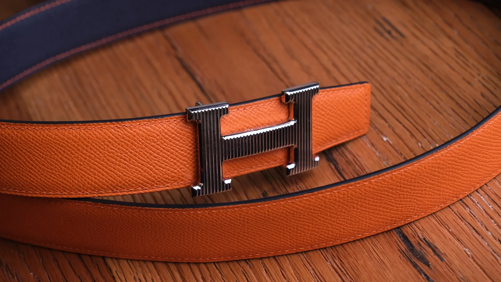 Ảnh Studio Dây lưng da Epsom phối Togo hai mặt cam và xanh navy - Koi Leather