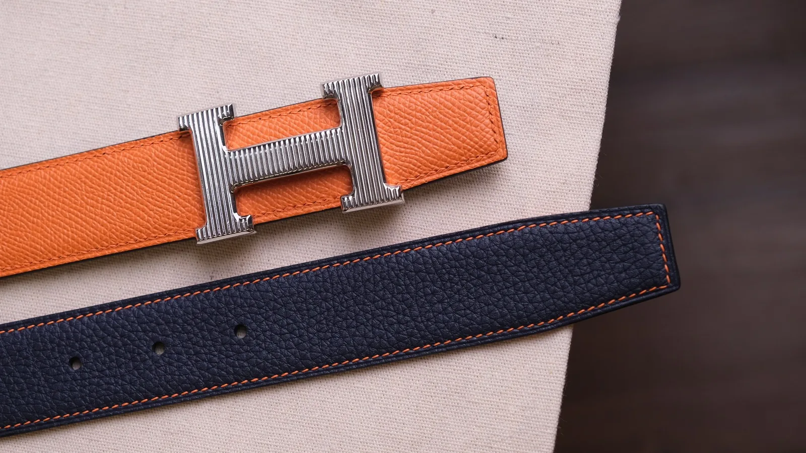 Ảnh Studio Dây lưng da Epsom phối Togo hai mặt cam và xanh navy - Koi Leather