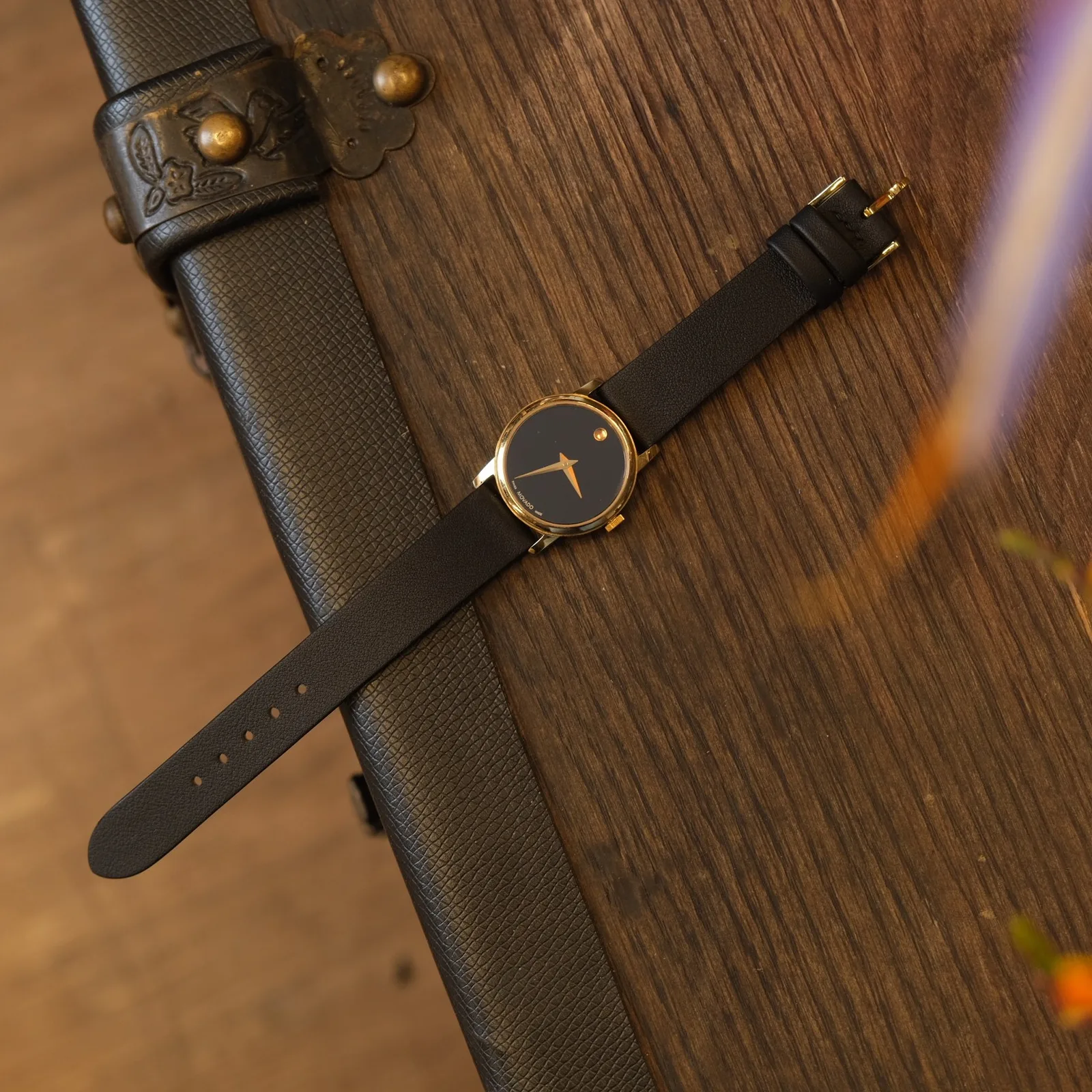 Ảnh Studio Dây da đồng hồ cho Movado màu đen - Koi Leather